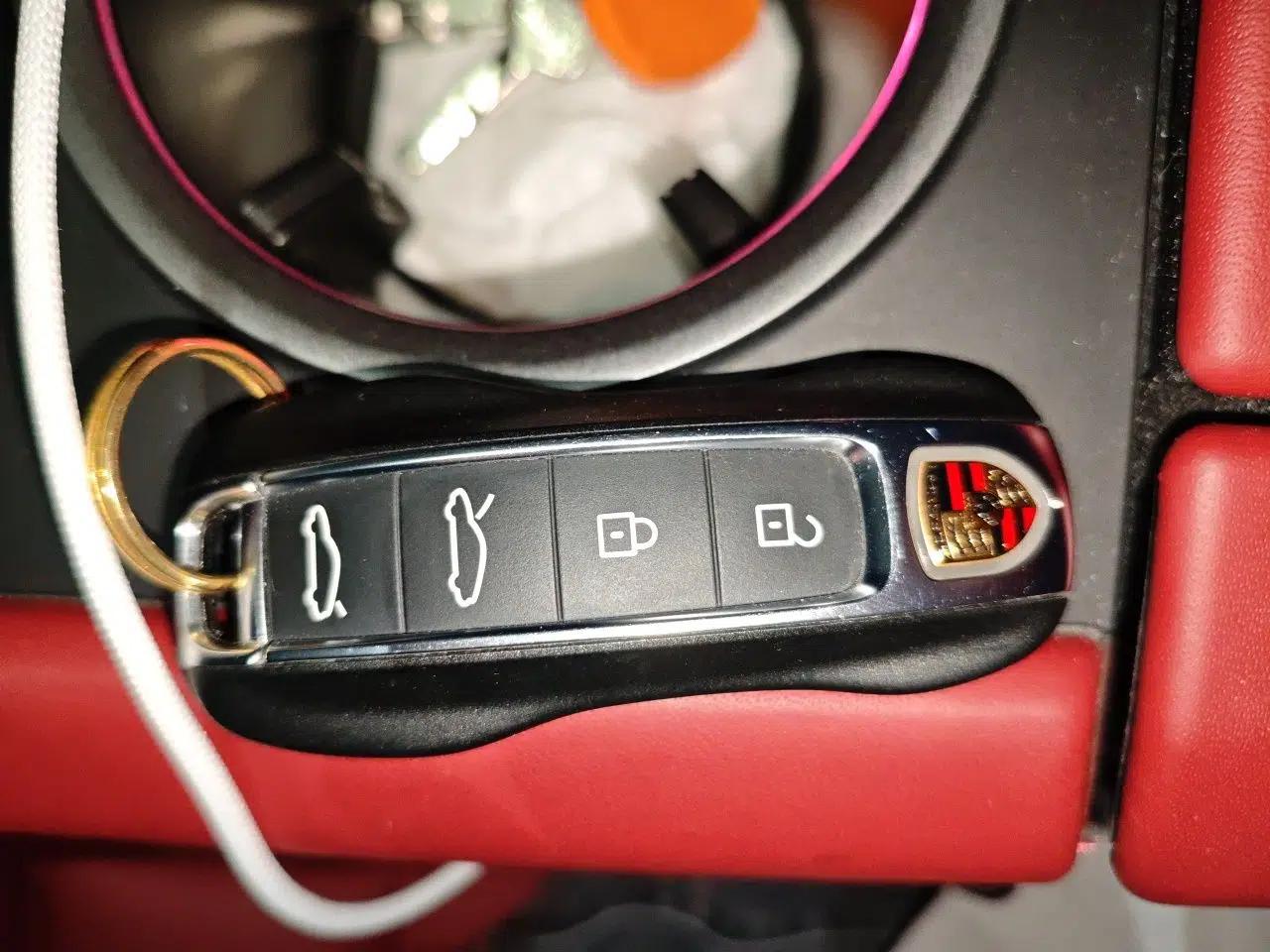 Porsche Taycan 2024 Taycan 4 — миниатюра 9