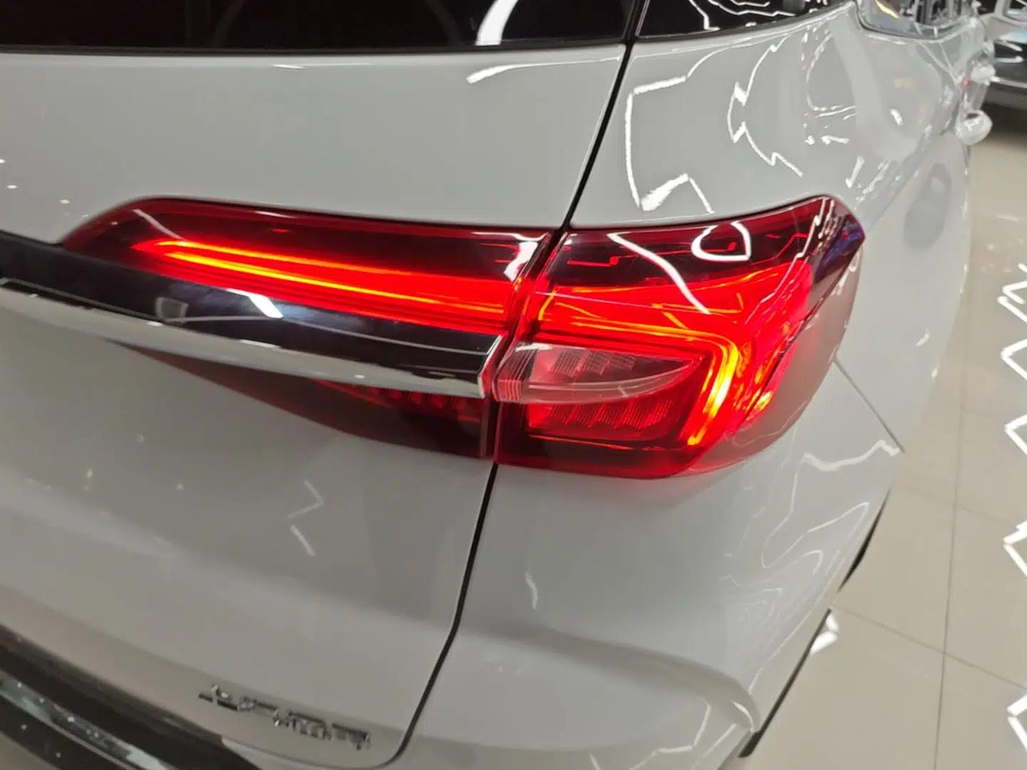 Buick Enclave 2020 28T Two-Wheel Drive Prestige Version — миниатюра 7