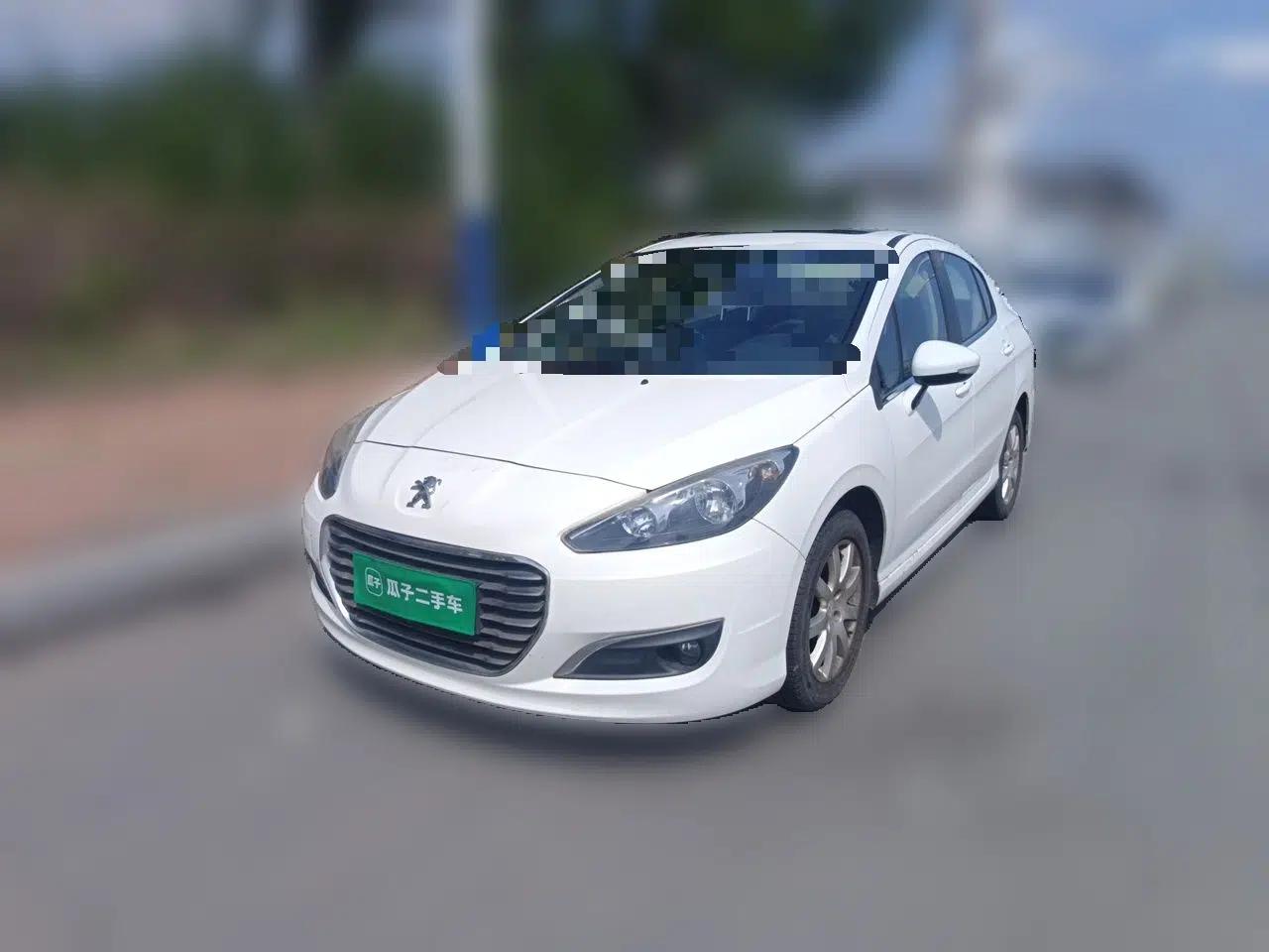 Peugeot 308 2013 1.6L Manual Fashion Model — миниатюра 1