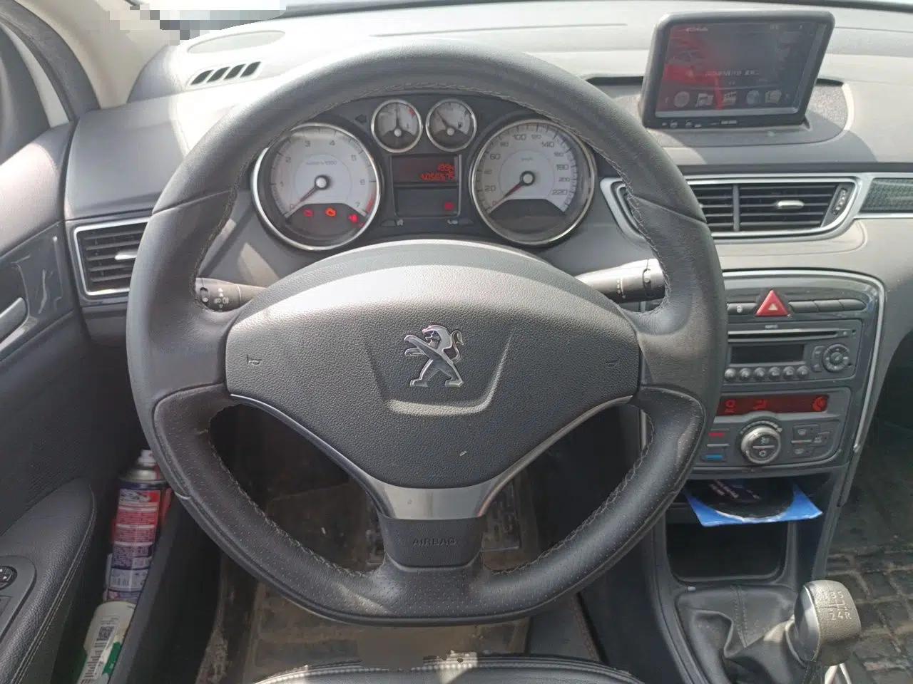 Peugeot 308 2013 1.6L Manual Fashion Model — миниатюра 11