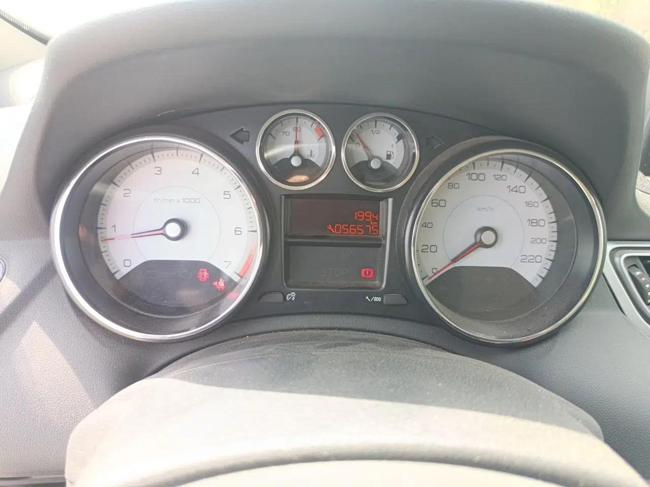 Peugeot 308 2013 1.6L Manual Fashion Model — миниатюра 12