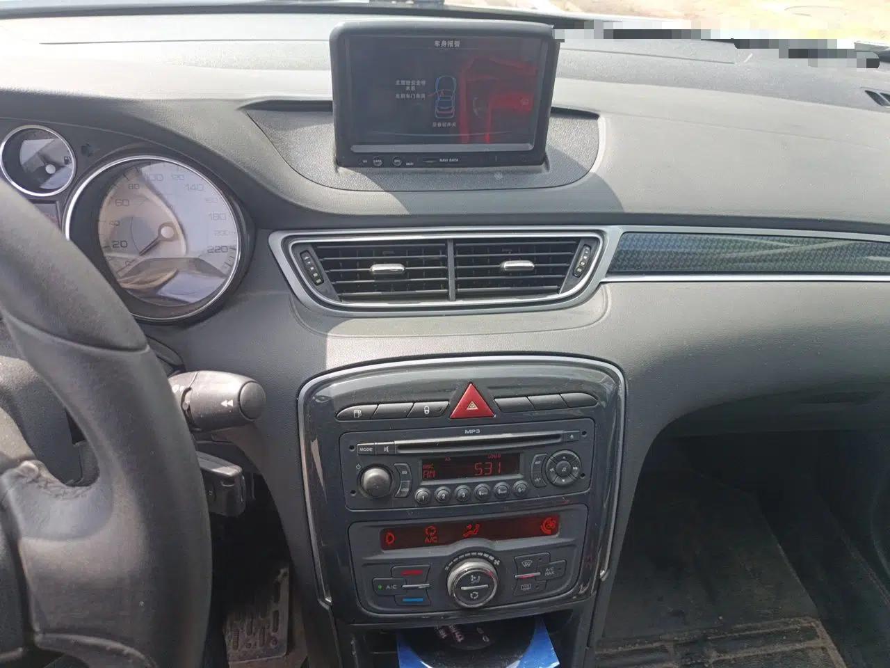 Peugeot 308 2013 1.6L Manual Fashion Model — миниатюра 14