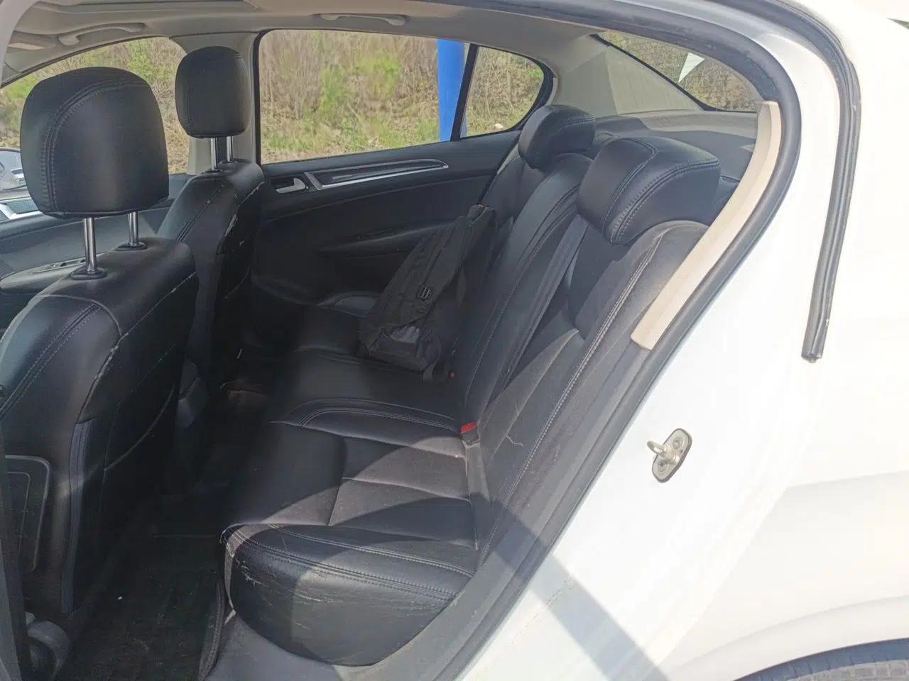 Peugeot 308 2013 1.6L Manual Fashion Model — миниатюра 18