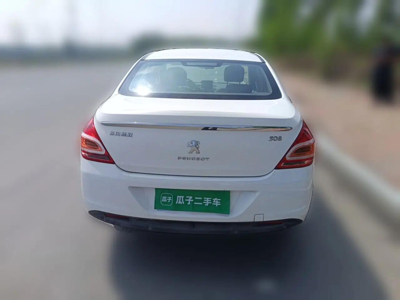 Peugeot 308 2013 1.6L Manual Fashion Model — миниатюра 5