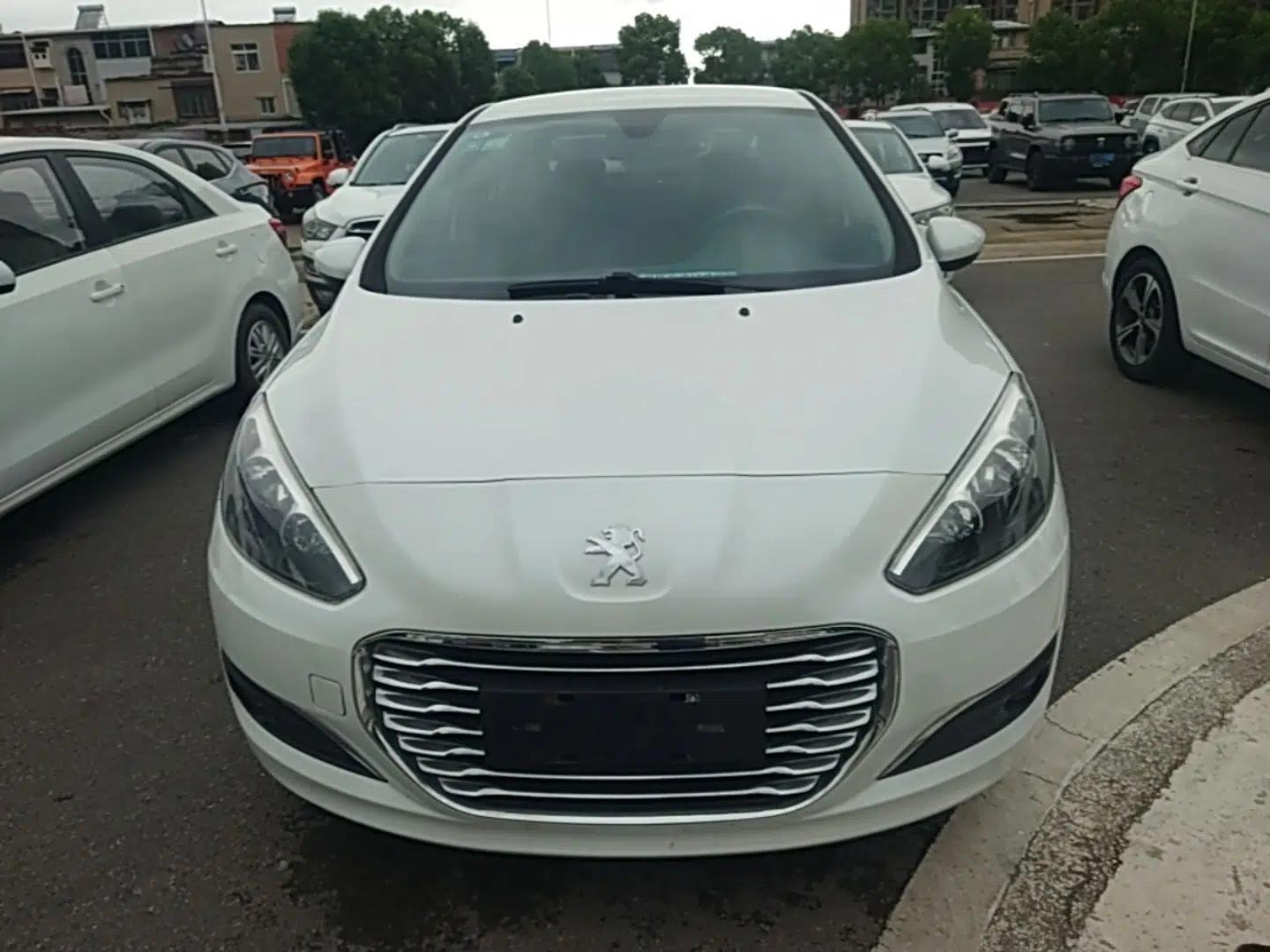 Peugeot 308 2014 Enjoy Edition Classic 1.6L Automatic Premium Model — миниатюра 2