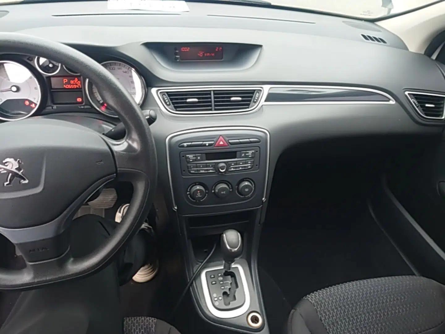 Peugeot 308 2014 Enjoy Edition Classic 1.6L Automatic Premium Model — миниатюра 13