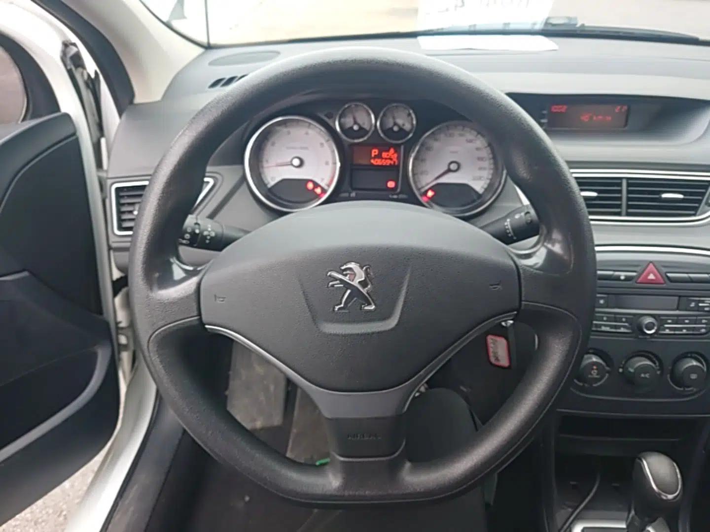 Peugeot 308 2014 Enjoy Edition Classic 1.6L Automatic Premium Model — миниатюра 14