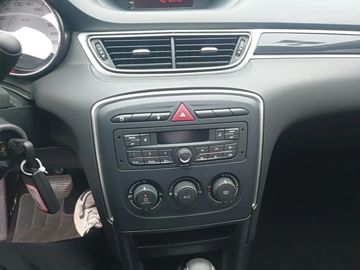 Peugeot 308 2014 Enjoy Edition Classic 1.6L Automatic Premium Model — миниатюра 16