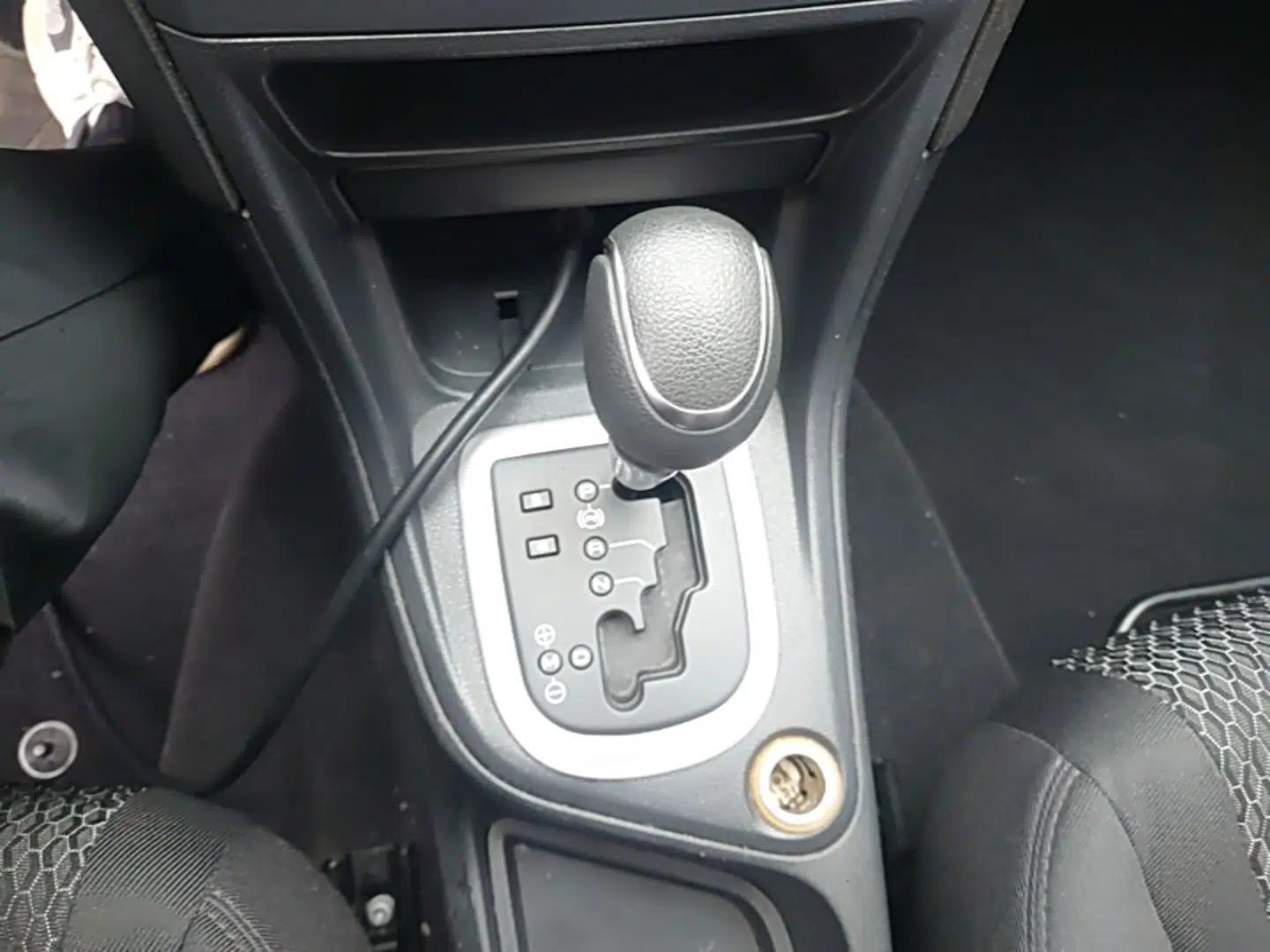 Peugeot 308 2014 Enjoy Edition Classic 1.6L Automatic Premium Model — миниатюра 17