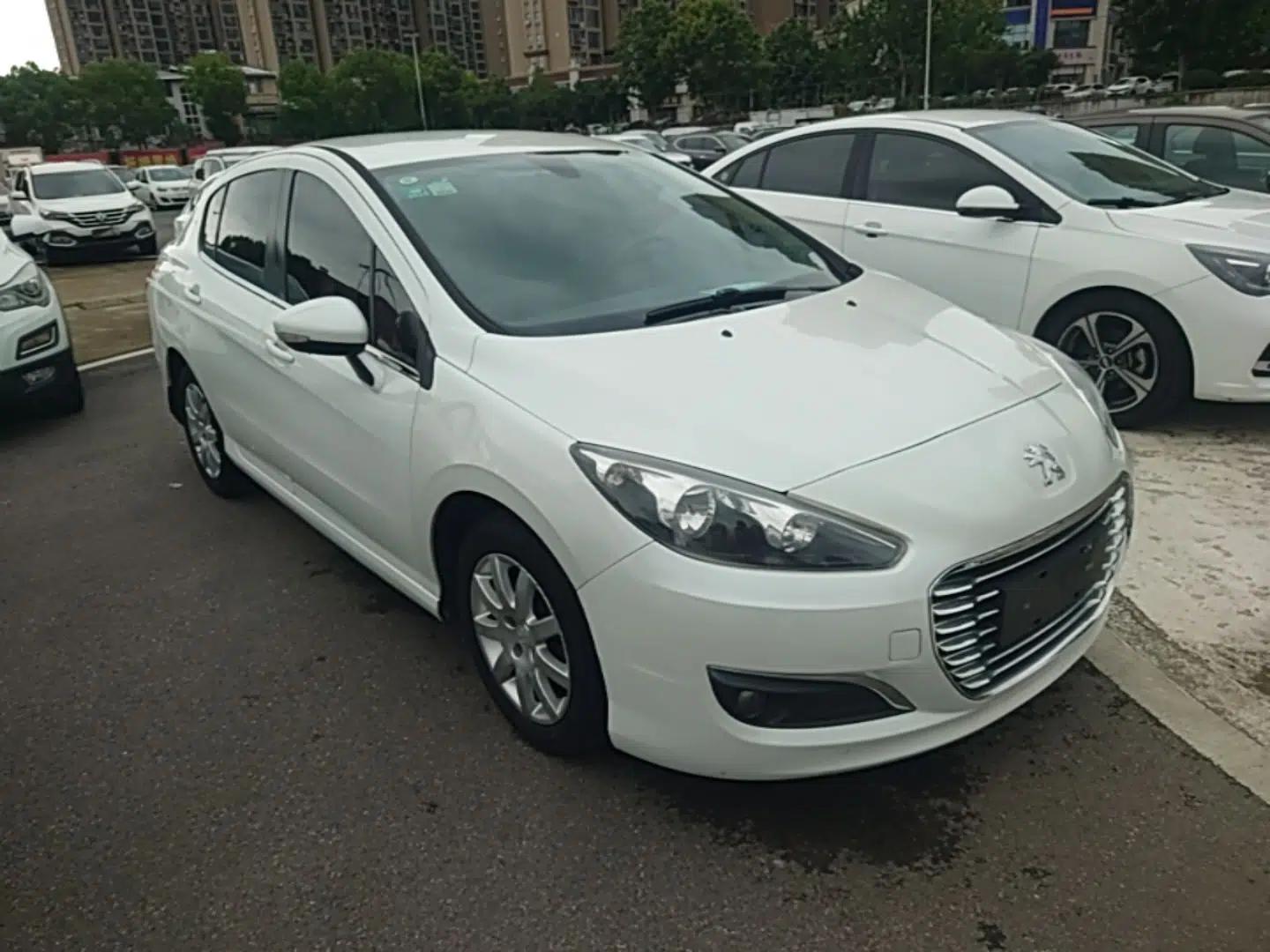 Peugeot 308 2014 Enjoy Edition Classic 1.6L Automatic Premium Model — миниатюра 3