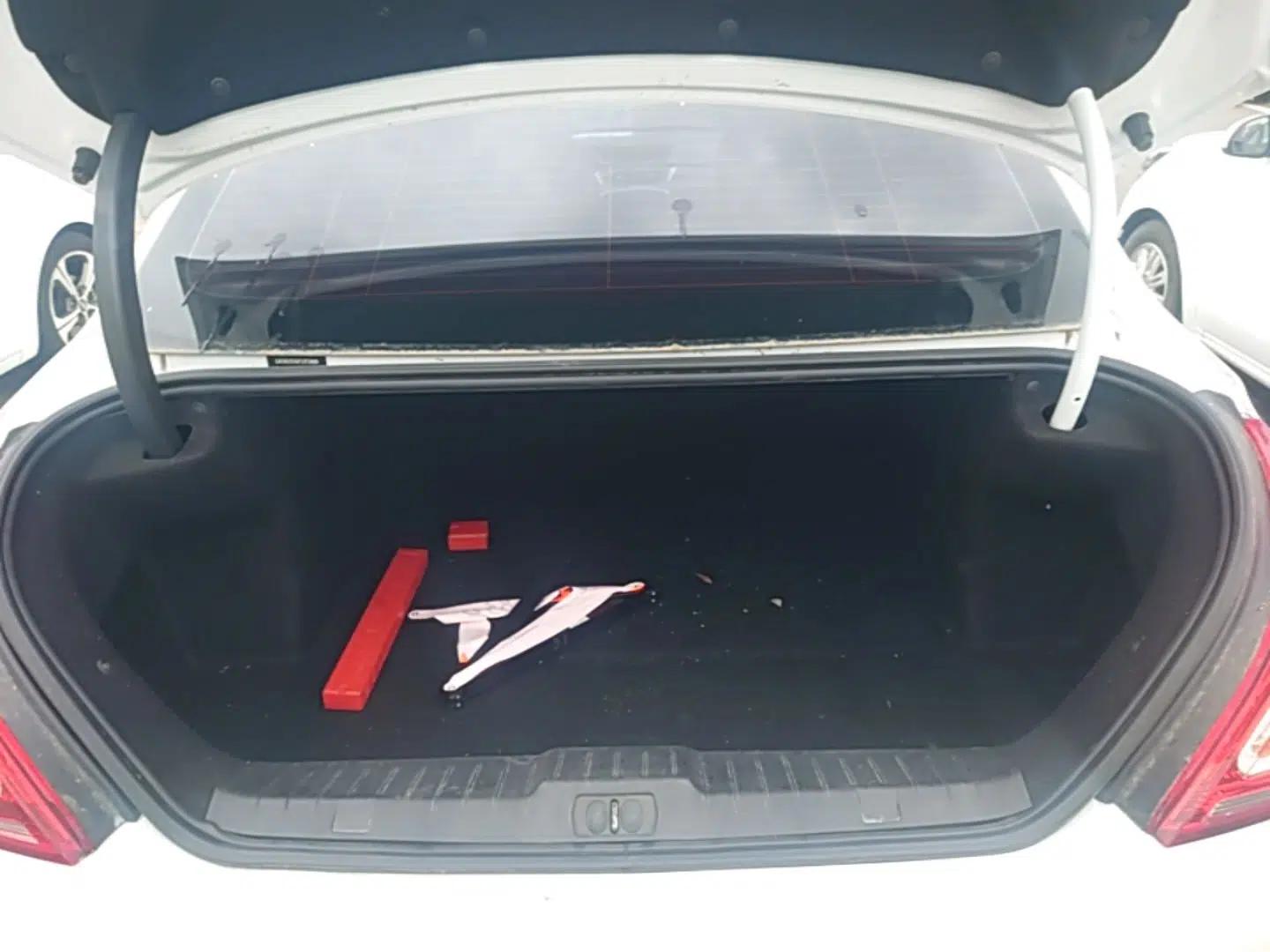 Peugeot 308 2014 Enjoy Edition Classic 1.6L Automatic Premium Model — миниатюра 22