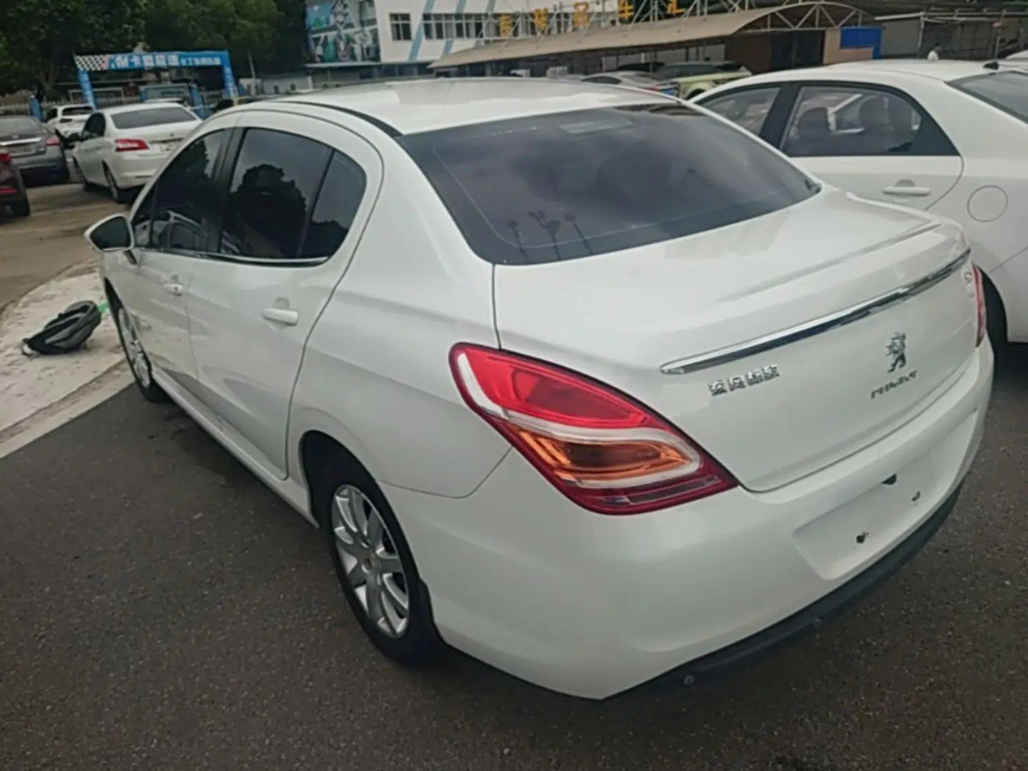Peugeot 308 2014 Enjoy Edition Classic 1.6L Automatic Premium Model — миниатюра 4