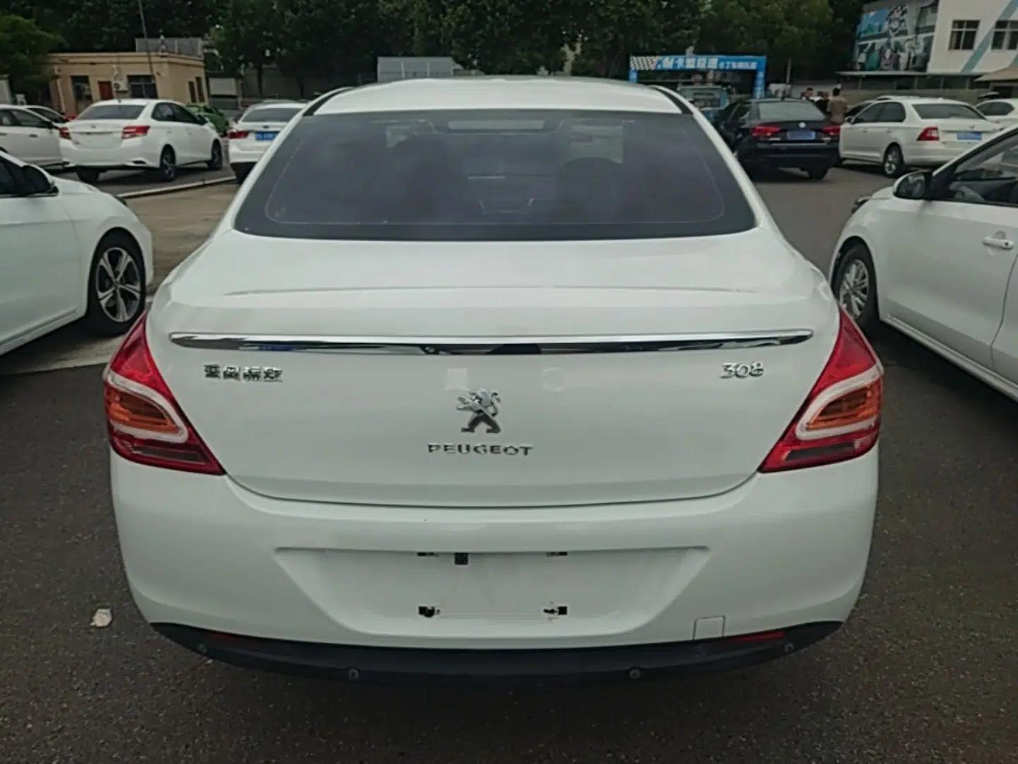Peugeot 308 2014 Enjoy Edition Classic 1.6L Automatic Premium Model — миниатюра 5