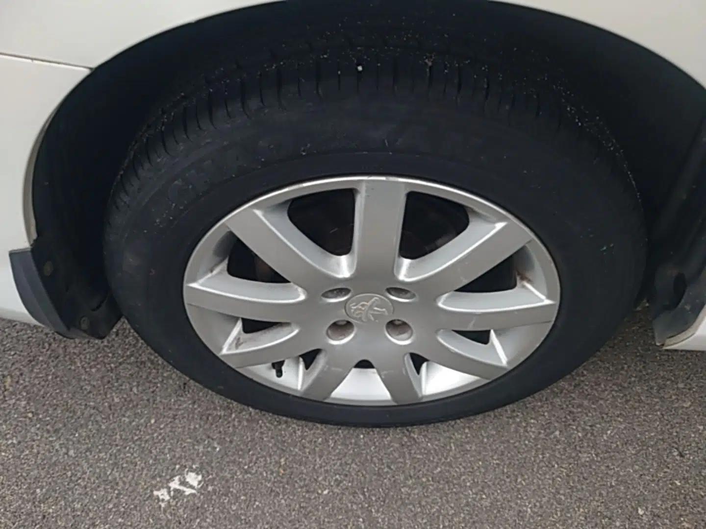 Peugeot 308 2014 Enjoy Edition Classic 1.6L Automatic Premium Model — миниатюра 10
