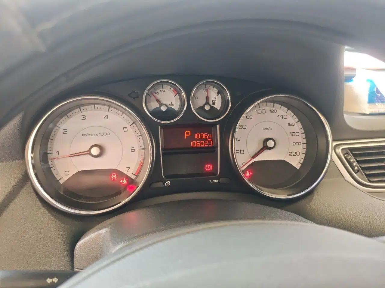 Peugeot 308 2014 Enjoy Edition Classic 1.6L Automatic Premium Model — миниатюра 12