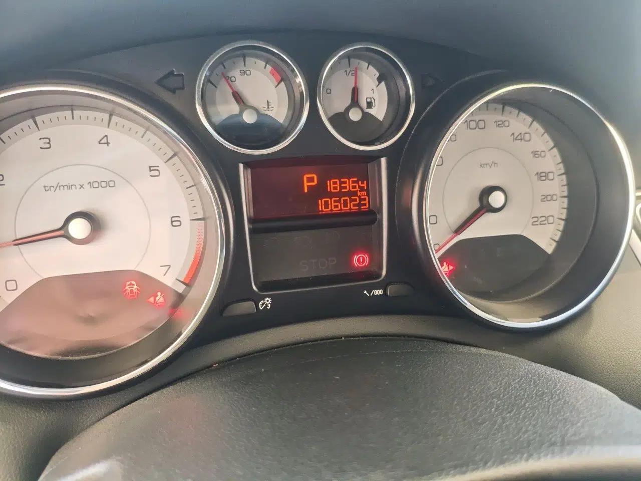 Peugeot 308 2014 Enjoy Edition Classic 1.6L Automatic Premium Model — миниатюра 13