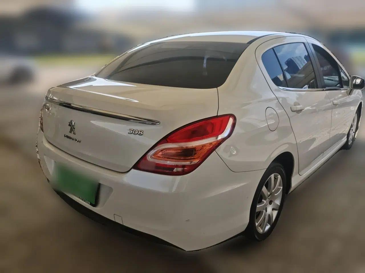 Peugeot 308 2014 Enjoy Edition Classic 1.6L Automatic Premium Model — миниатюра 6