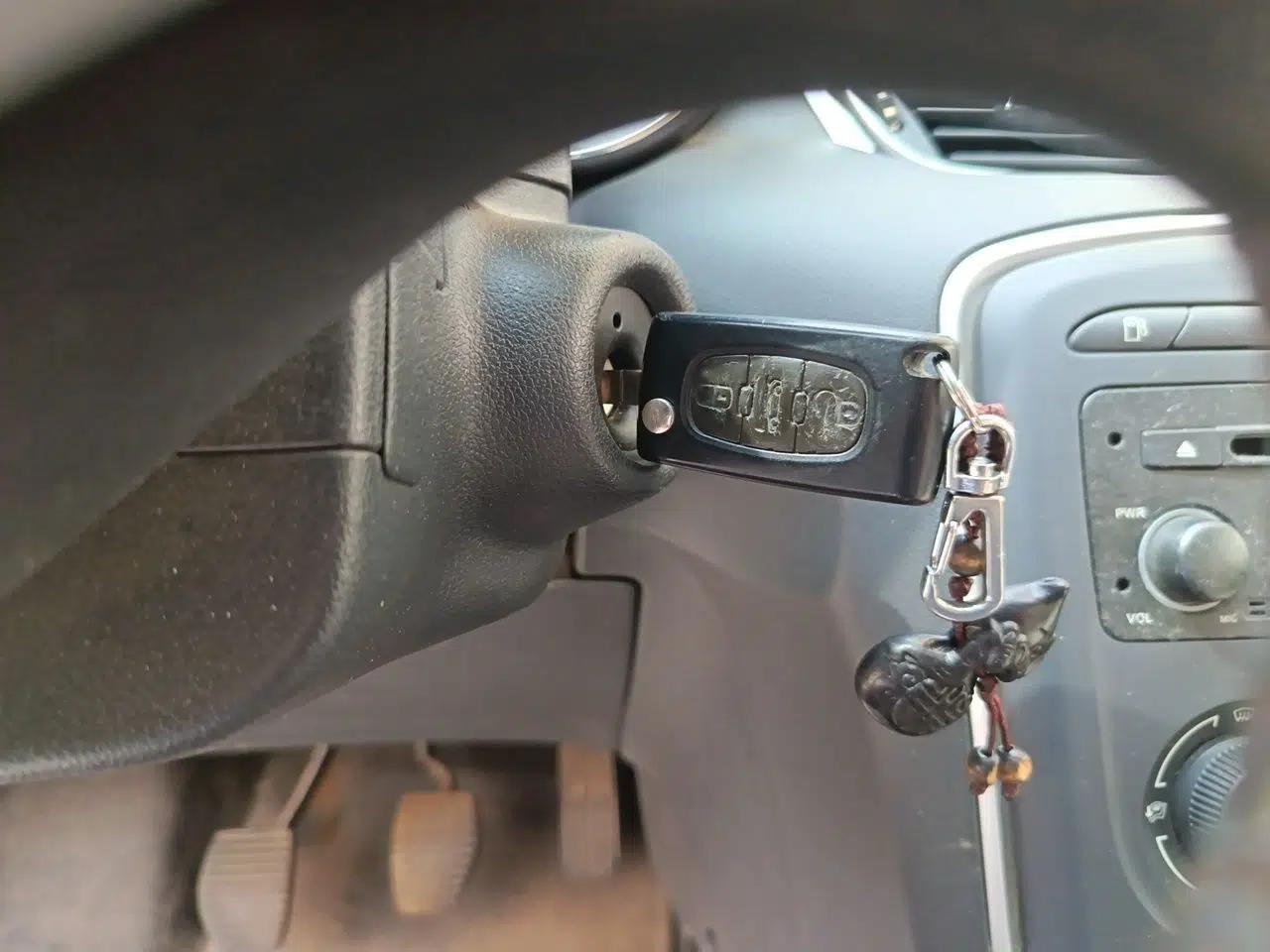 Peugeot 308 2013 1.6L Manual YouShang Model — миниатюра 9