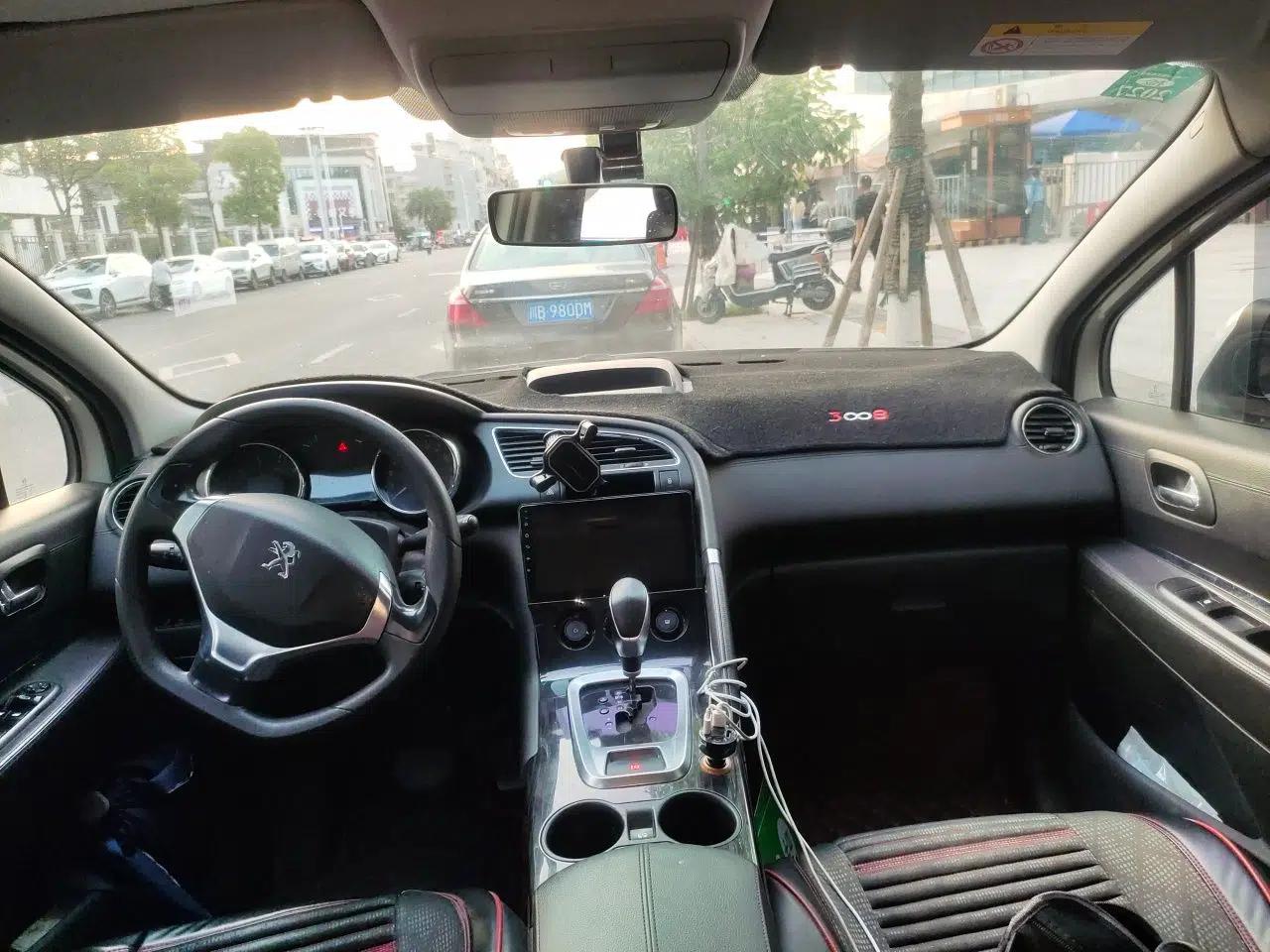 Peugeot 3008 2015 2.0L Automatic Classic Edition — миниатюра 10