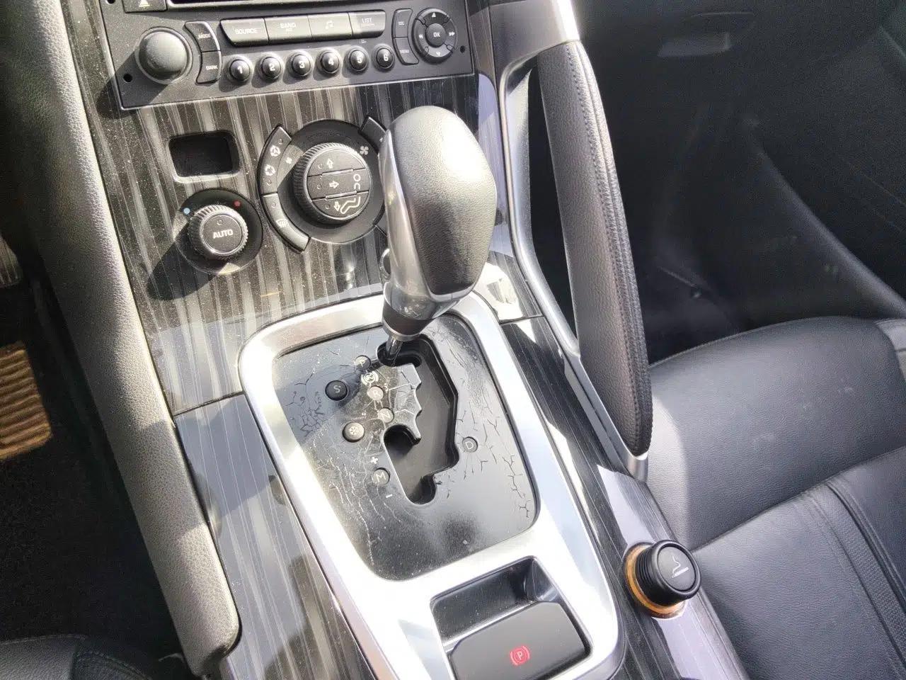 Peugeot 3008 2015 2.0L Automatic Trend Edition — миниатюра 11