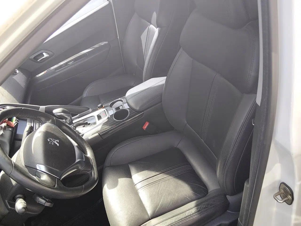 Peugeot 3008 2015 2.0L Automatic Trend Edition — миниатюра 12