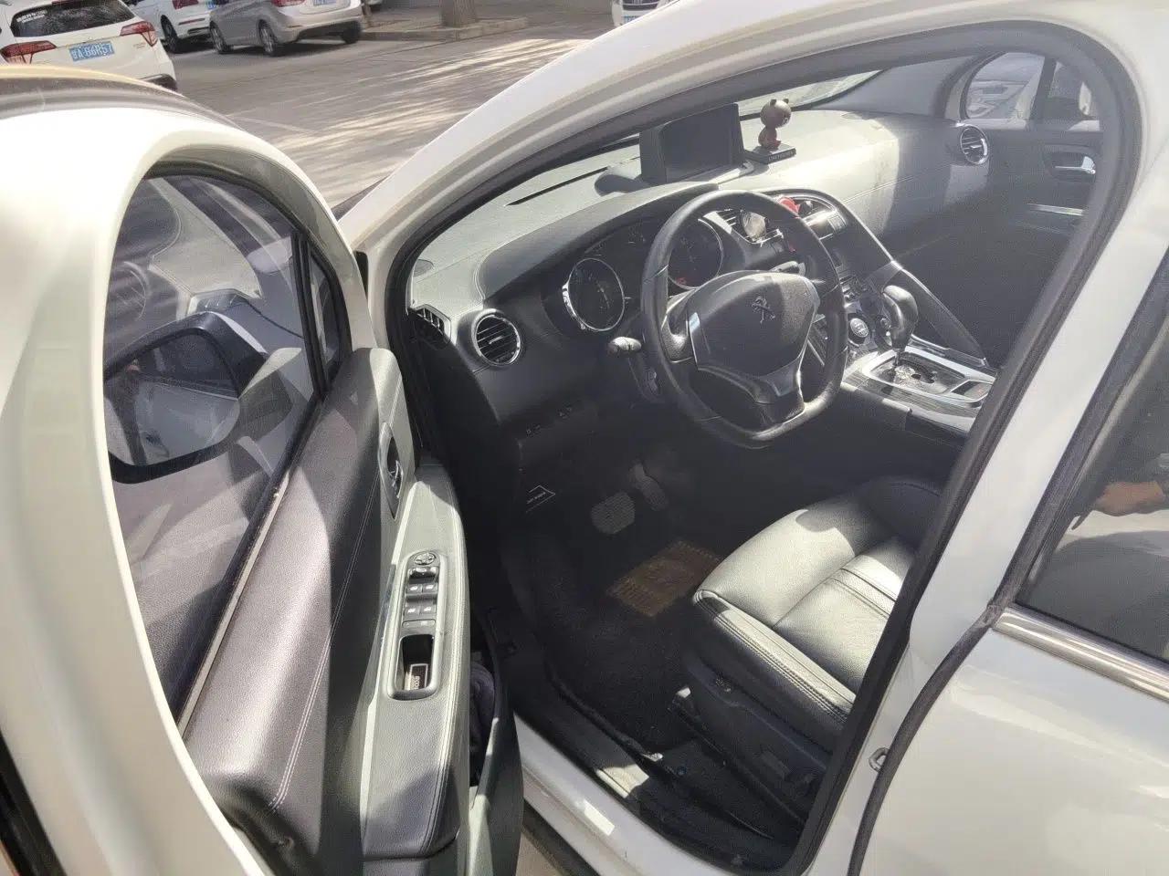 Peugeot 3008 2015 2.0L Automatic Trend Edition — миниатюра 13