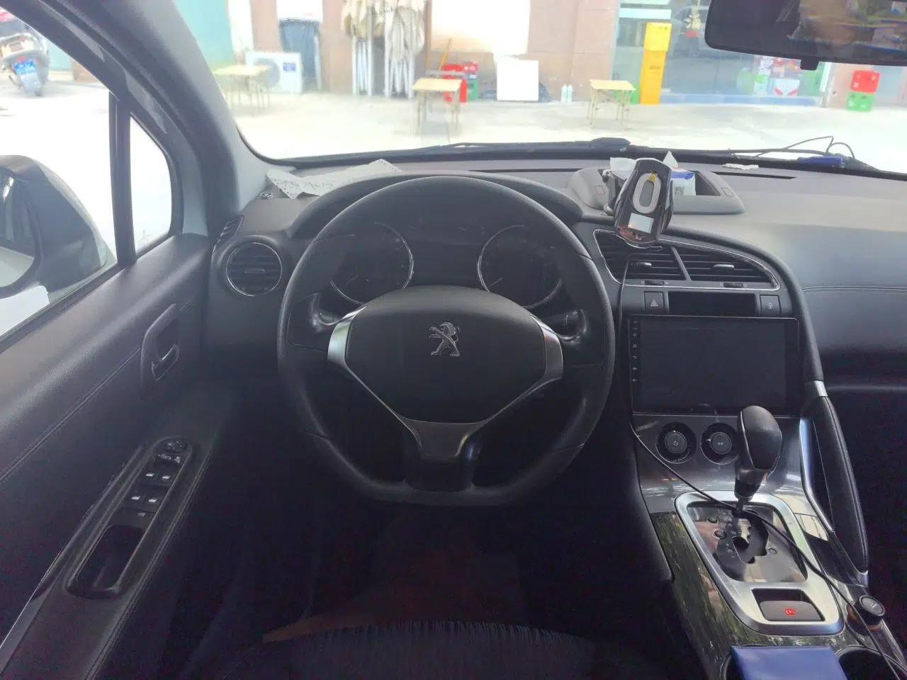 Peugeot 3008 2015 2.0L Automatic Classic Edition — миниатюра 11
