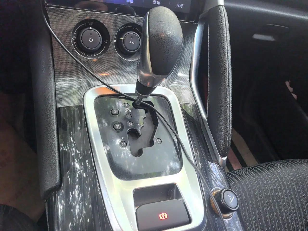 Peugeot 3008 2015 2.0L Automatic Classic Edition — миниатюра 15