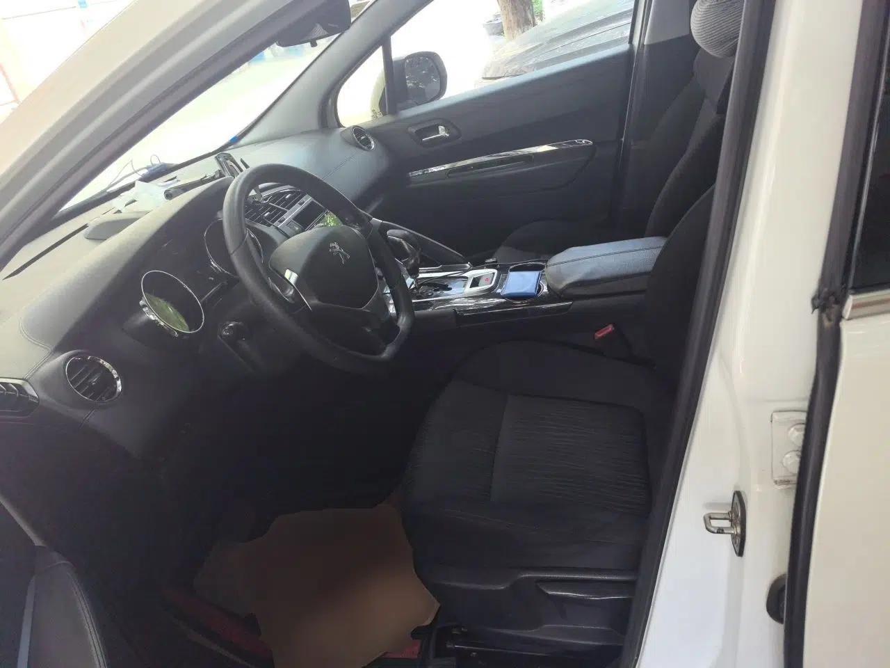 Peugeot 3008 2015 2.0L Automatic Classic Edition — миниатюра 16