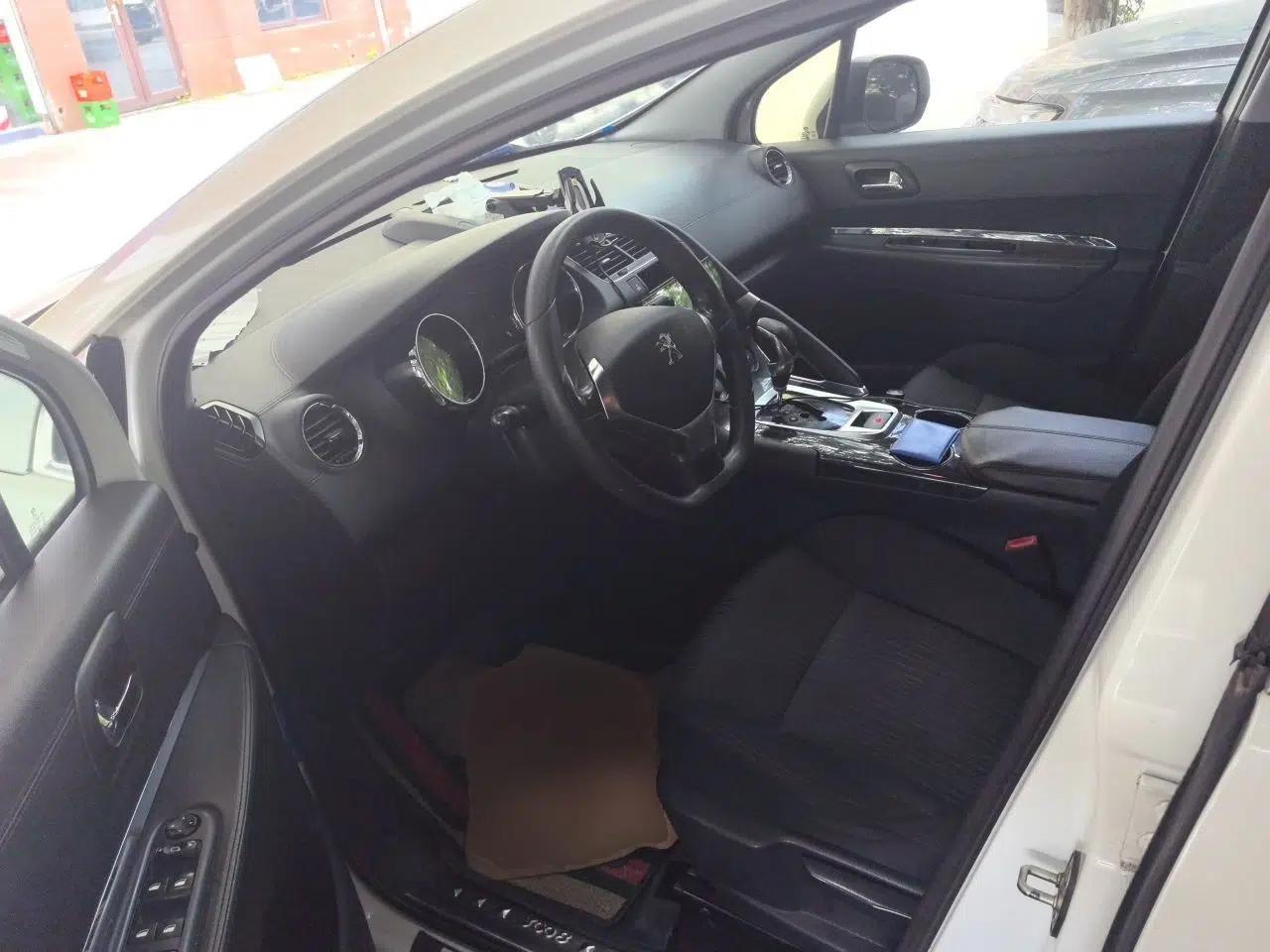 Peugeot 3008 2015 2.0L Automatic Classic Edition — миниатюра 17