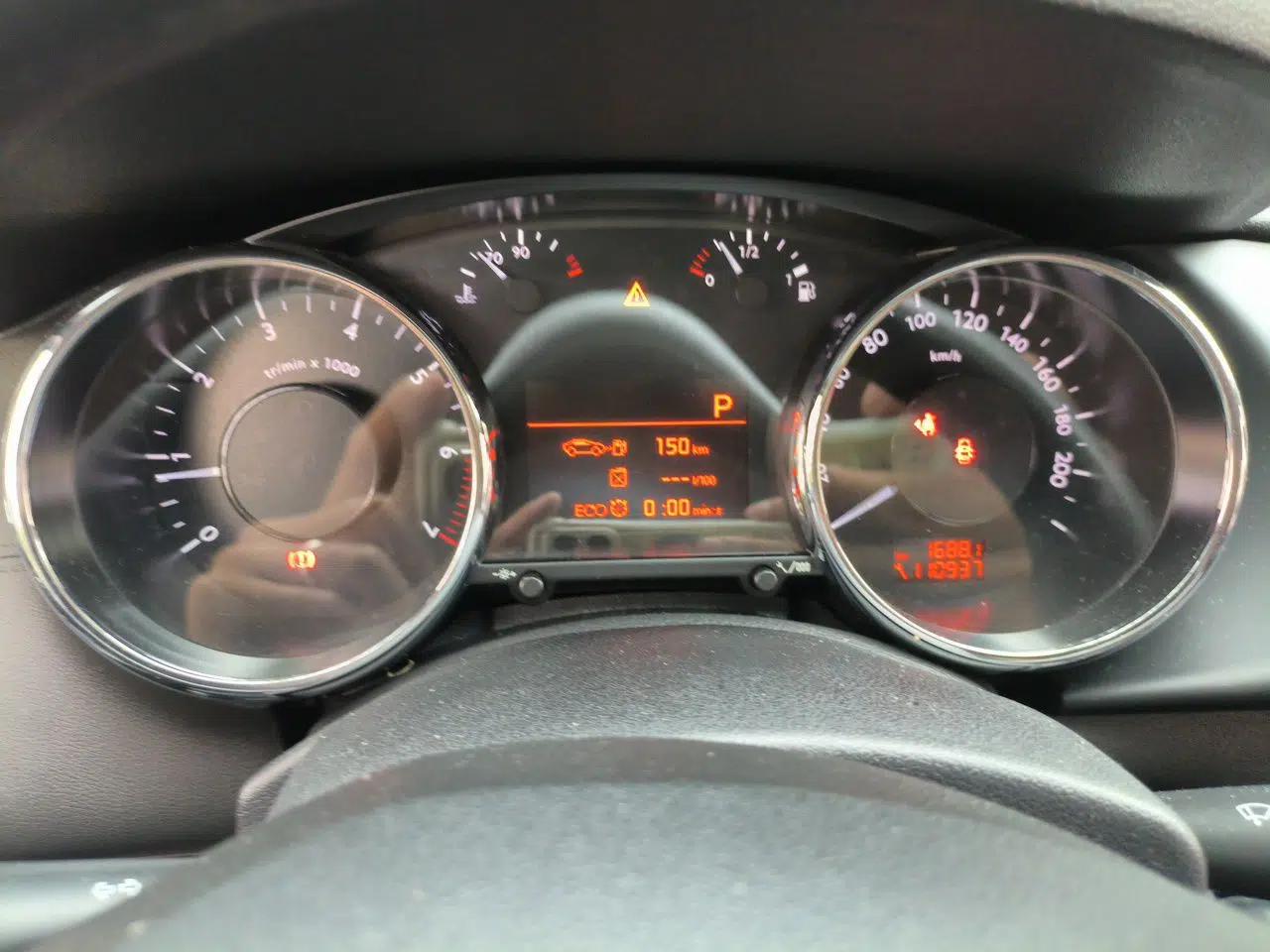 Peugeot 3008 2015 1.6THP Automatic Classic Edition — миниатюра 12