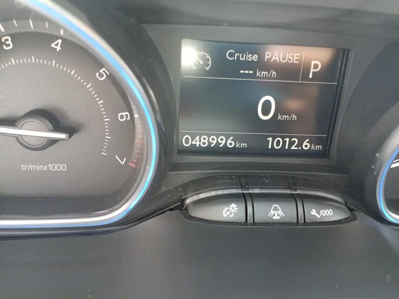 Peugeot 2008 2014 1.6L Automatic Navigation Edition — миниатюра 13