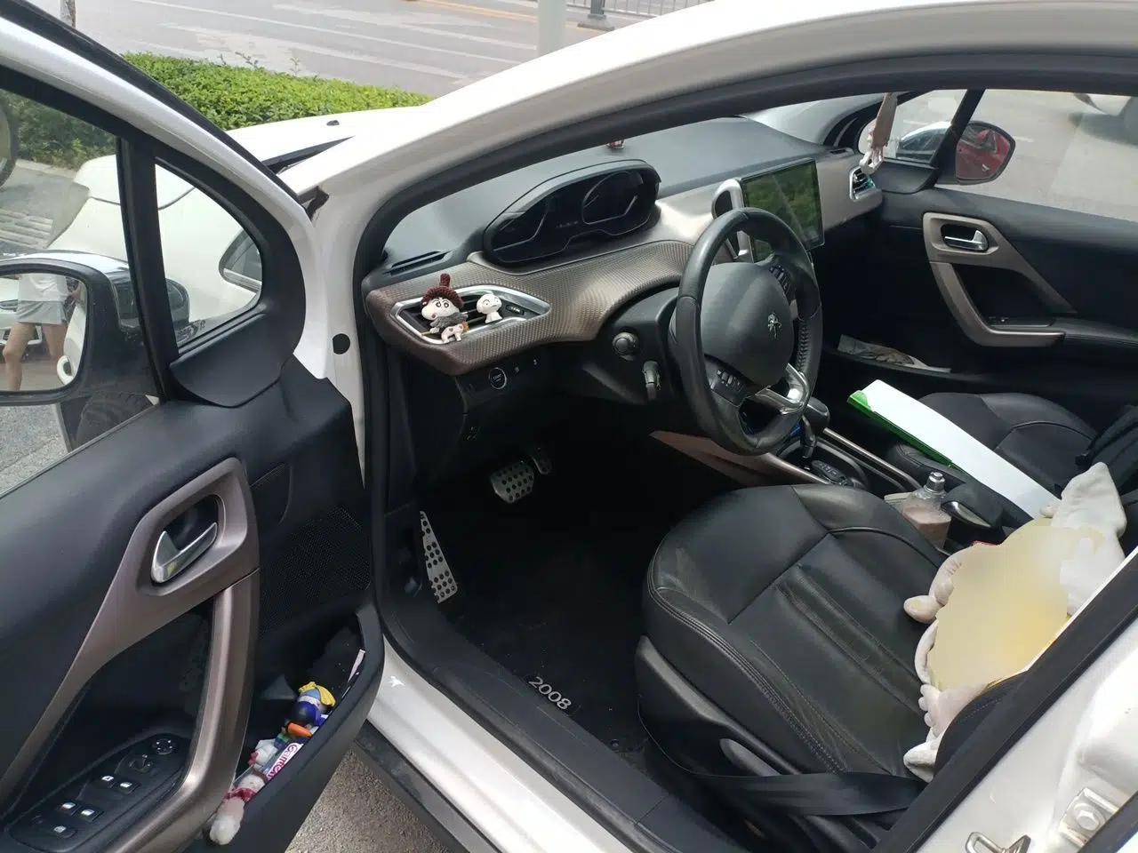 Peugeot 2008 2014 1.6L Automatic Navigation Edition — миниатюра 17