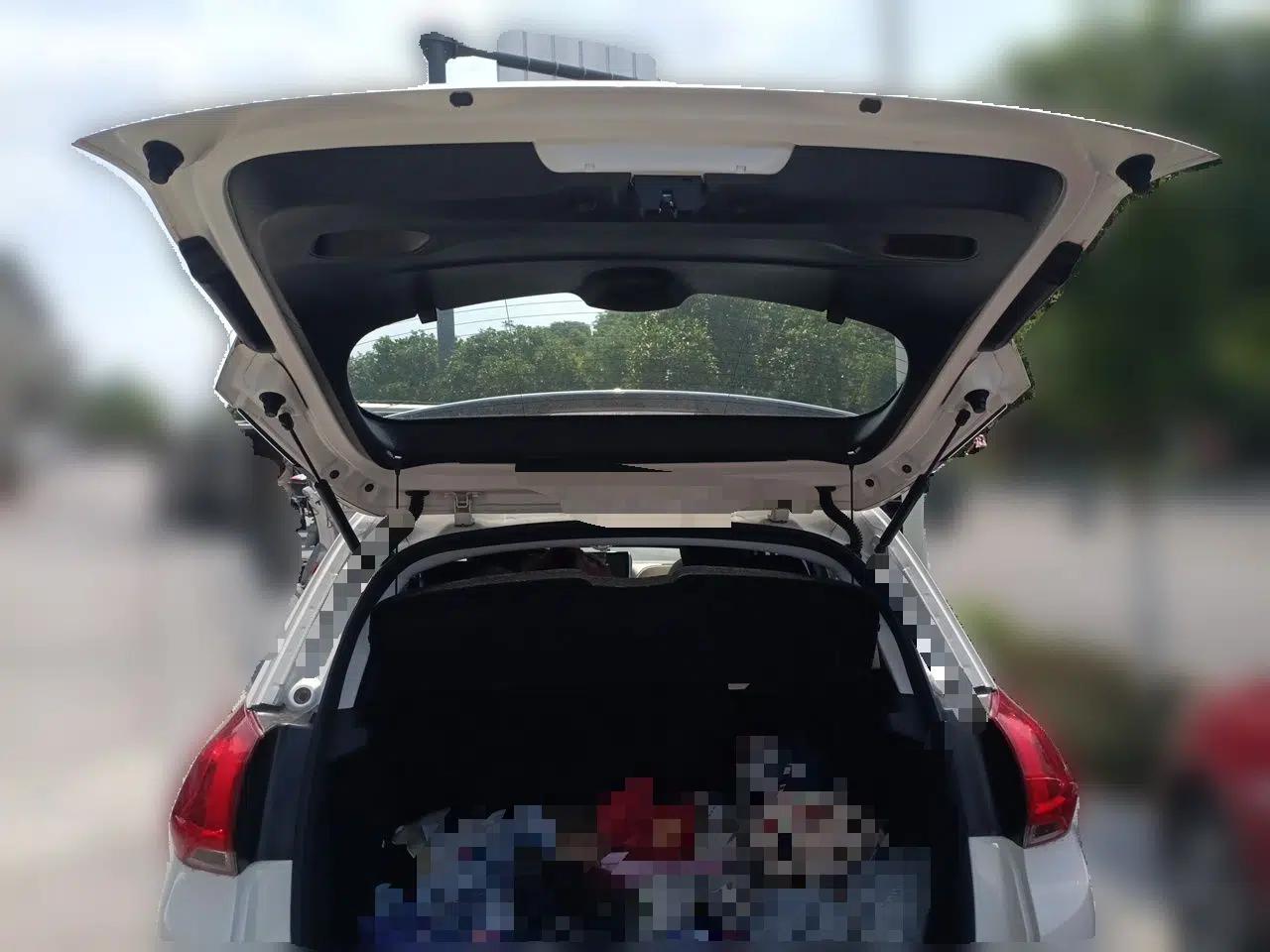 Peugeot 2008 2014 1.6L Automatic Navigation Edition — миниатюра 20
