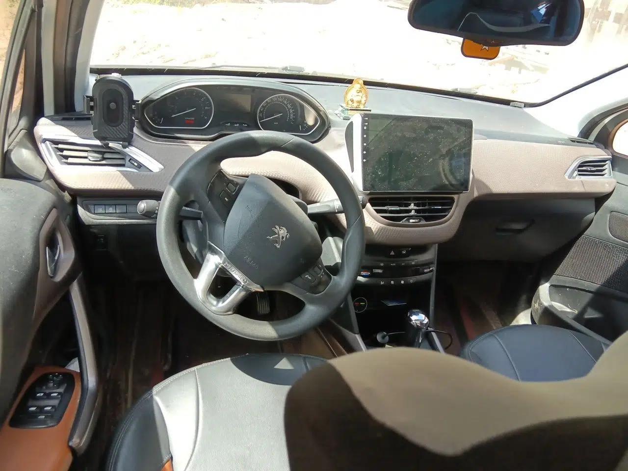 Peugeot 2008 2015 1.6THP Automatic Fashion Edition — миниатюра 11