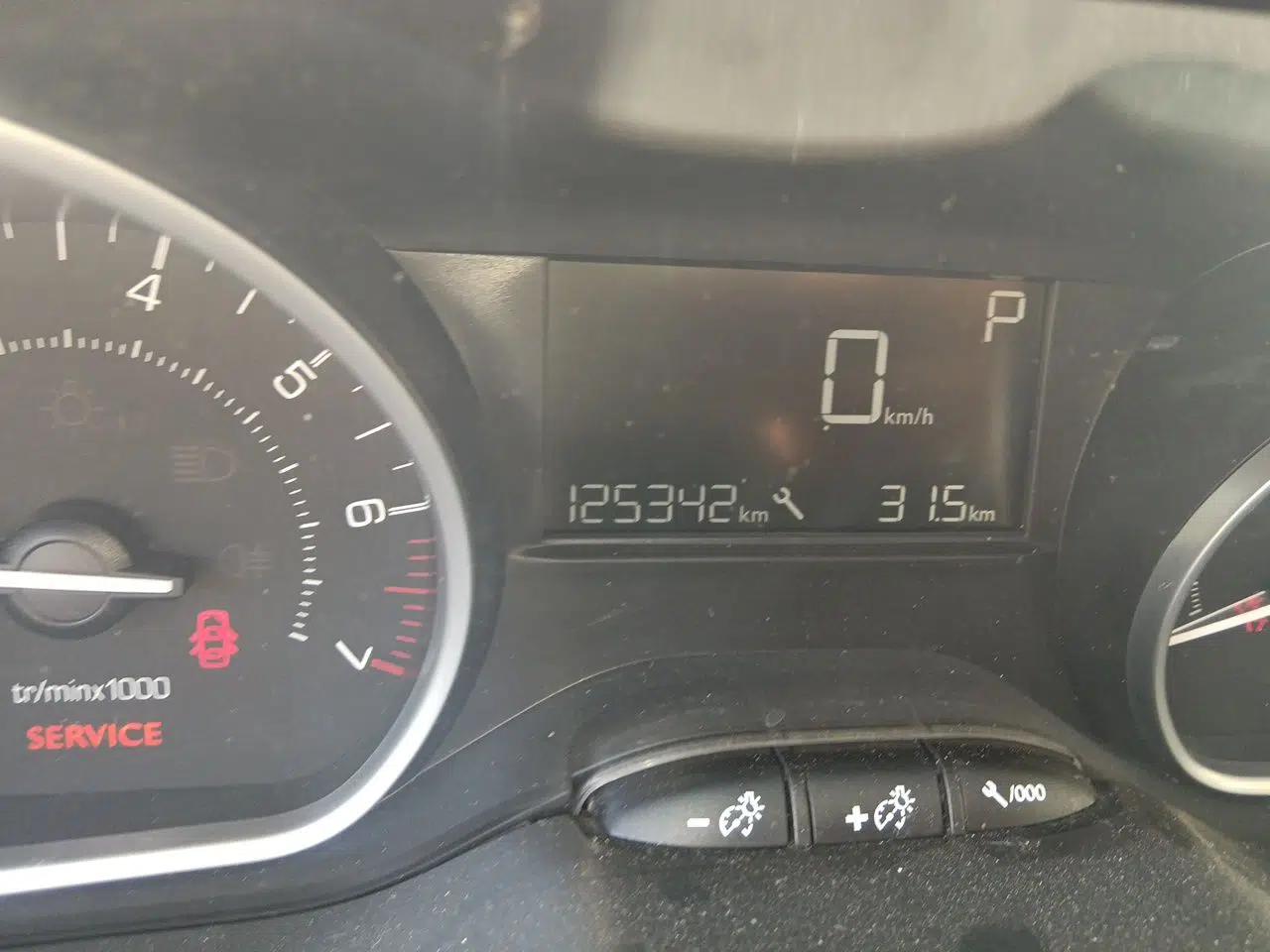 Peugeot 2008 2015 1.6THP Automatic Fashion Edition — миниатюра 13