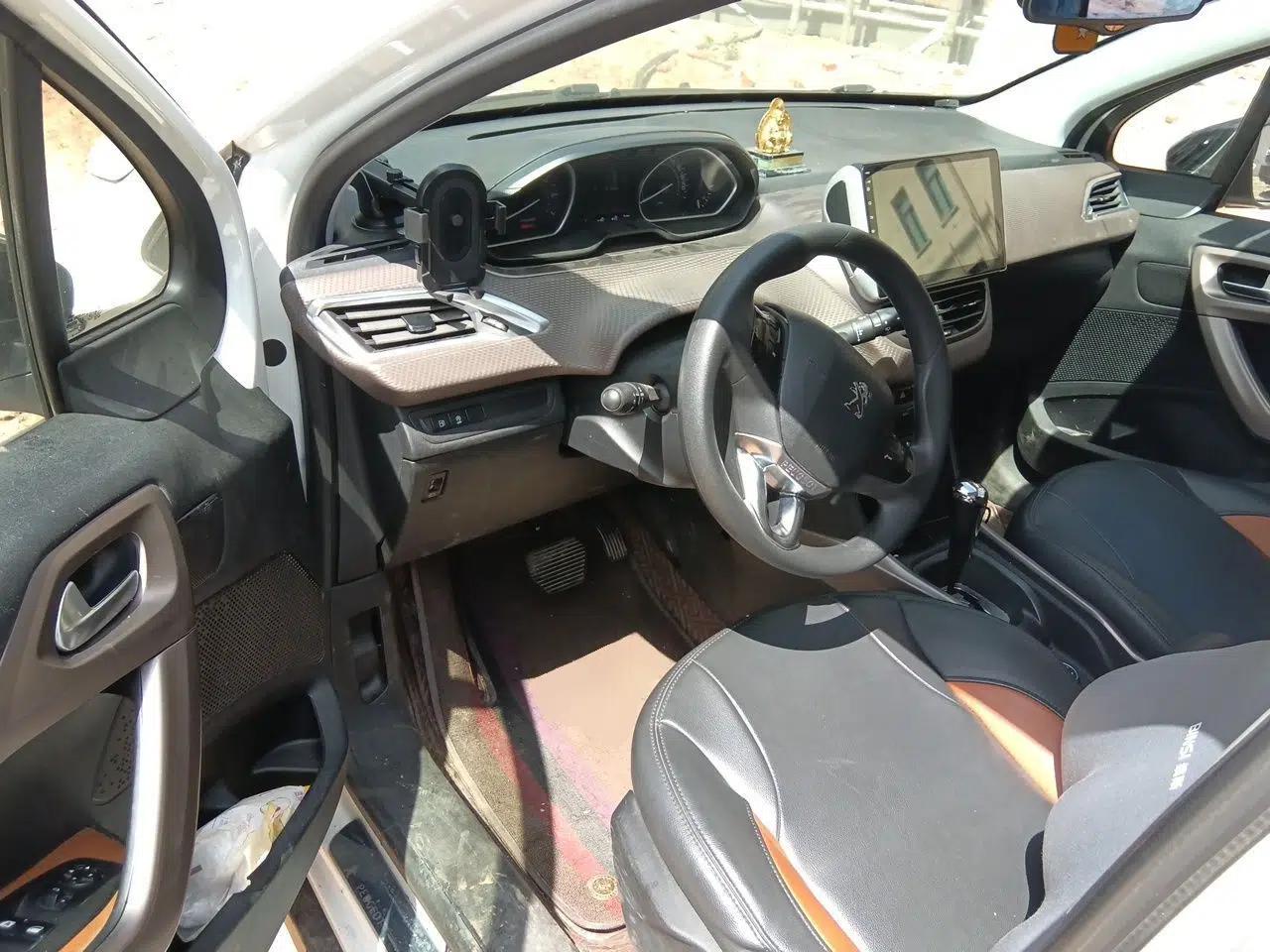 Peugeot 2008 2015 1.6THP Automatic Fashion Edition — миниатюра 17