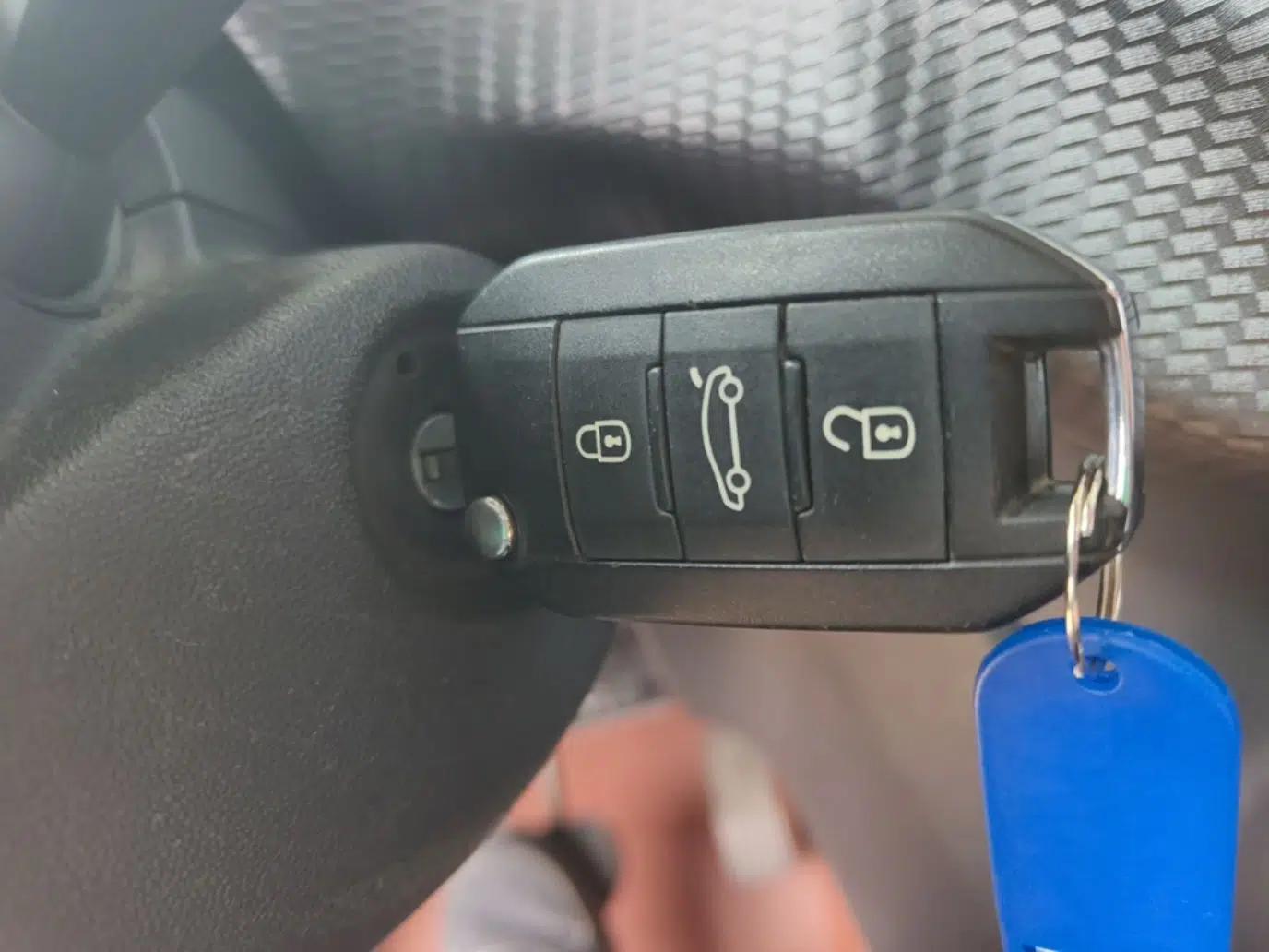 Peugeot 2008 2014 1.6L Automatic Trend Edition — миниатюра 12