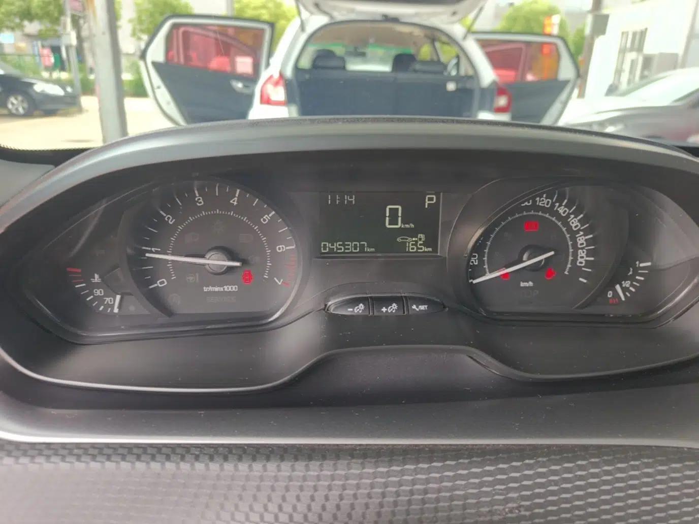 Peugeot 2008 2014 1.6L Automatic Trend Edition — миниатюра 15