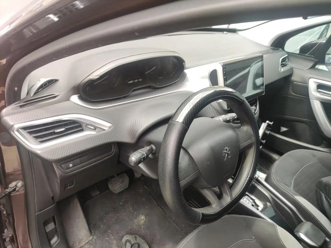 Peugeot 2008 2014 1.6L Automatic Trend Edition — миниатюра 13