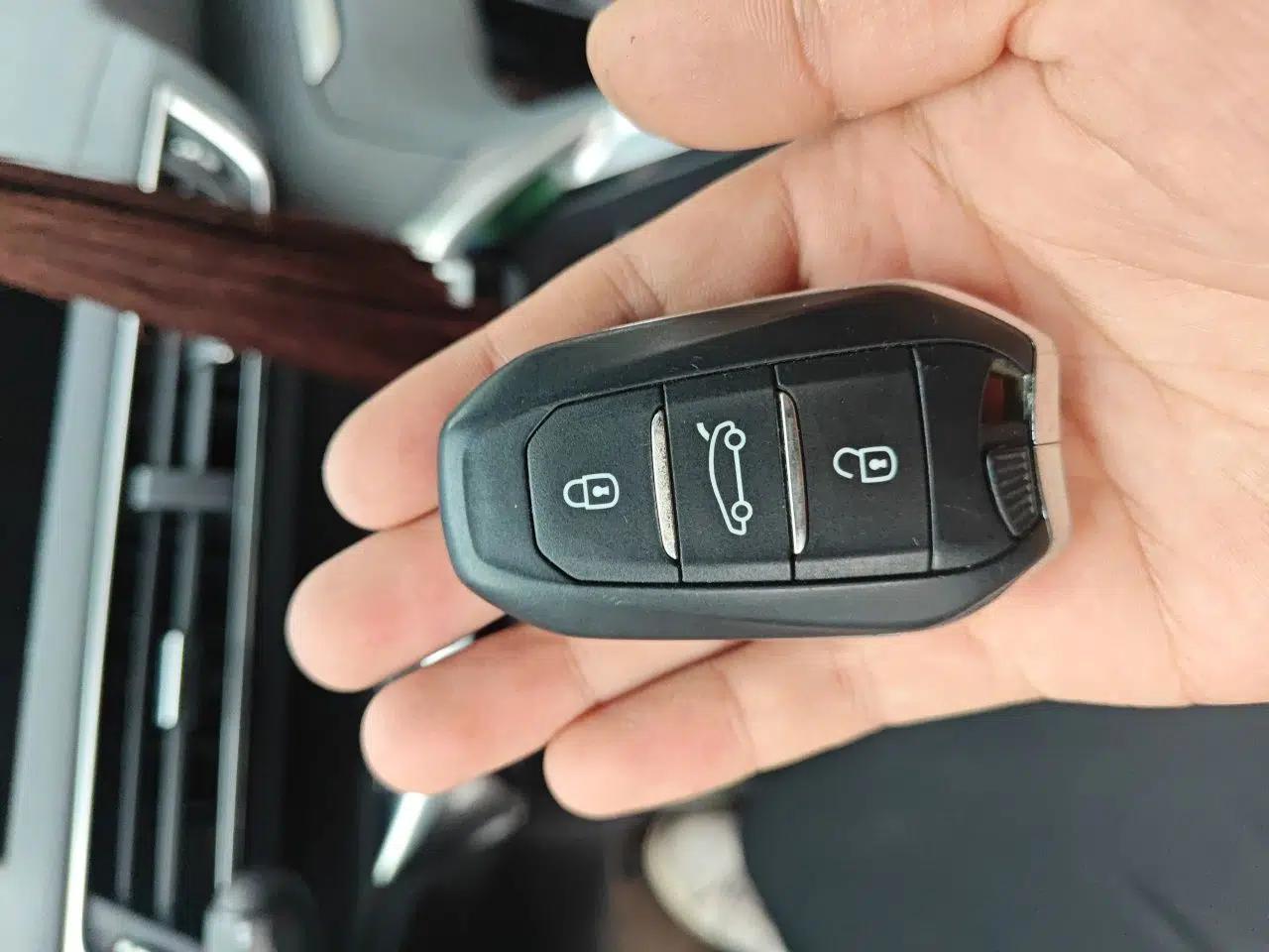 Peugeot 5008 2017 380THP 7-Seater Elite Edition — миниатюра 9