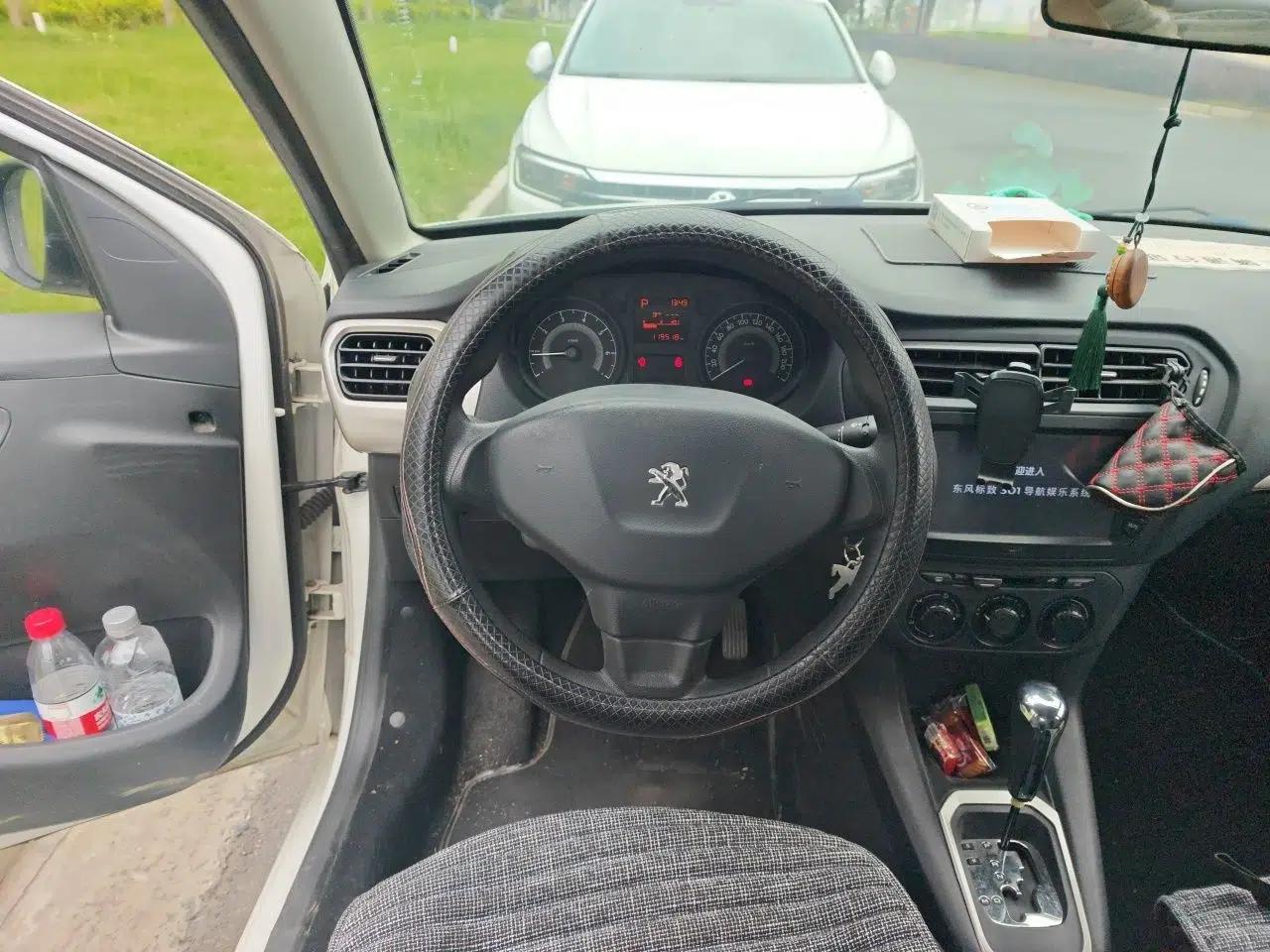 Peugeot 301 2014 1.6L Automatic Comfort Edition — миниатюра 11