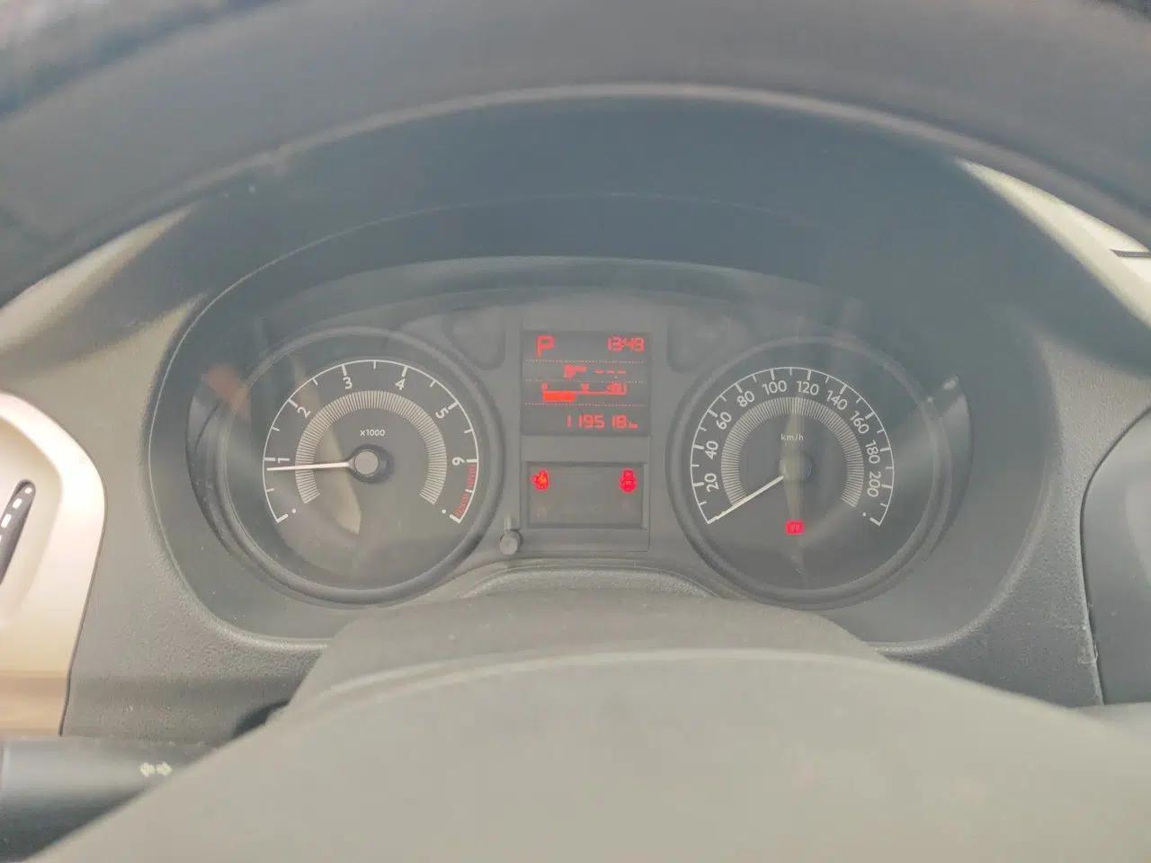 Peugeot 301 2014 1.6L Automatic Comfort Edition — миниатюра 12