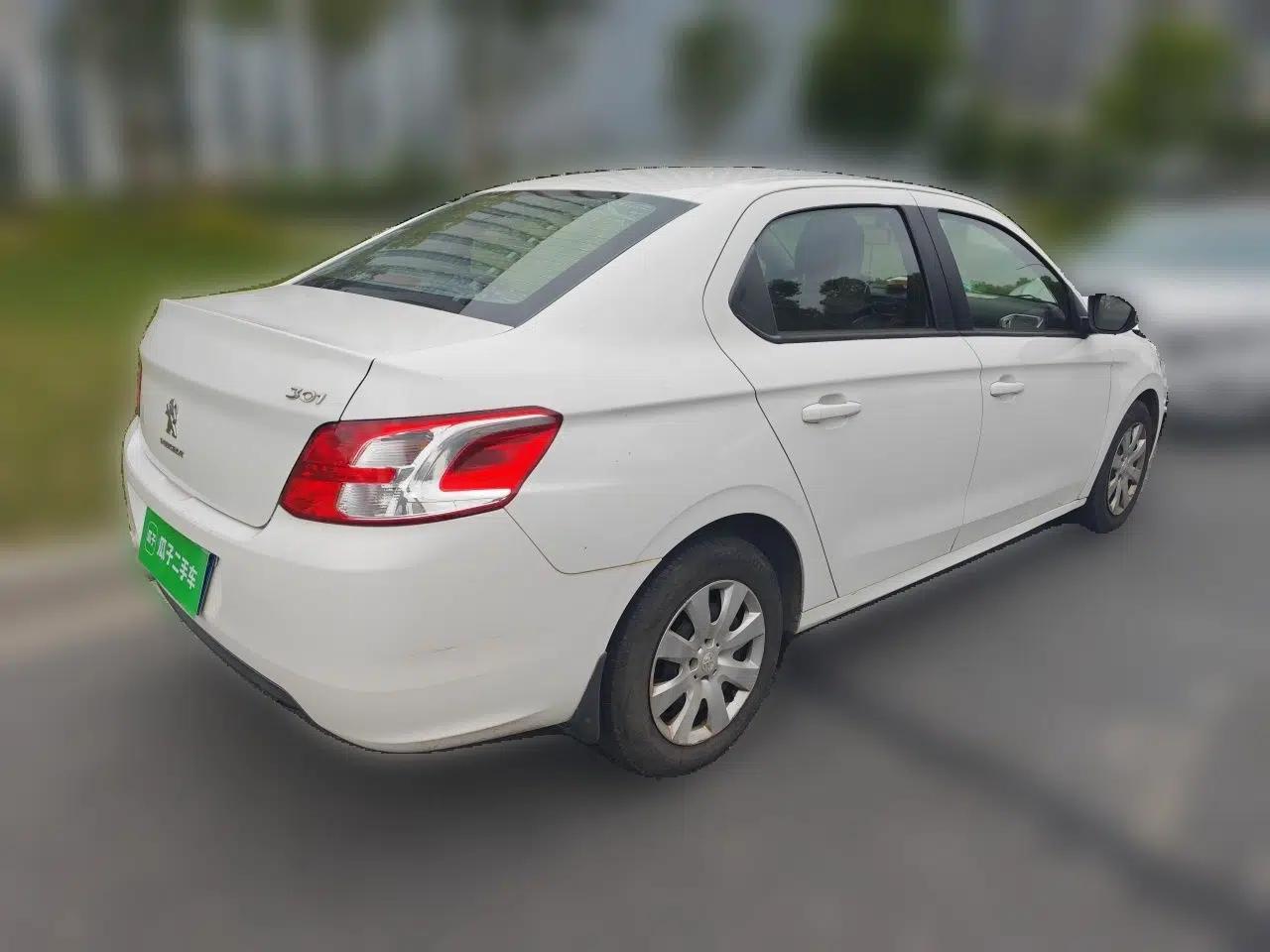 Peugeot 301 2014 1.6L Automatic Comfort Edition — миниатюра 6