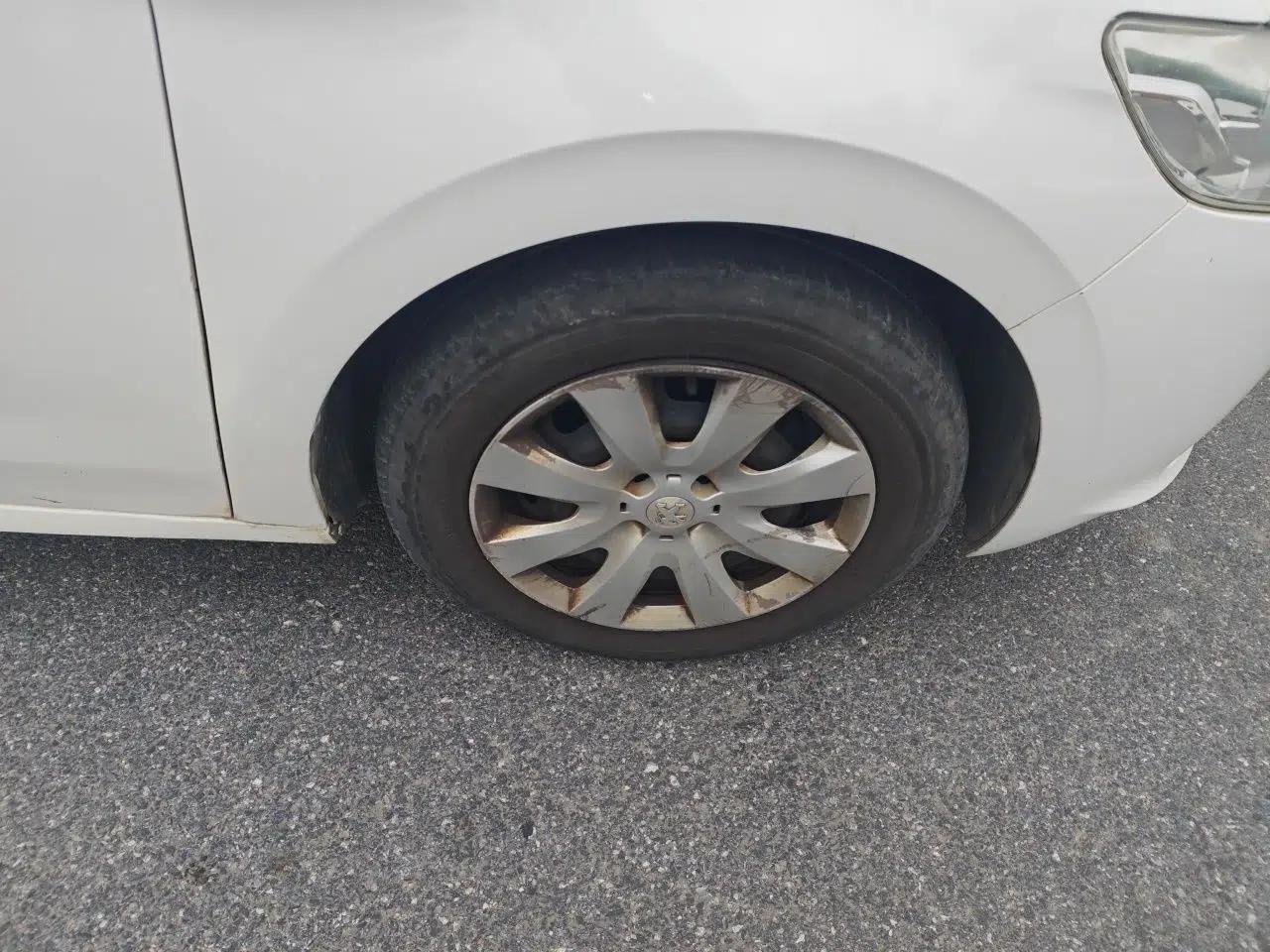 Peugeot 301 2014 1.6L Automatic Comfort Edition — миниатюра 8