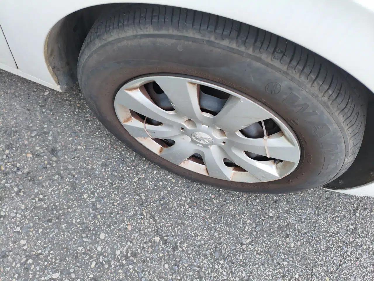 Peugeot 301 2016 1.6L Manual Comfort Edition — миниатюра 8