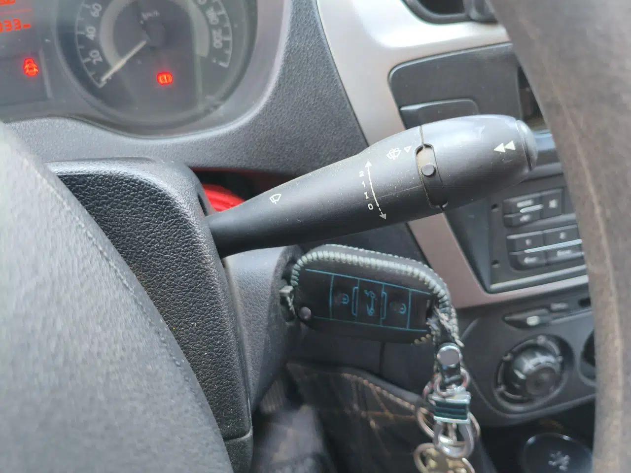 Peugeot 301 2016 1.6L Manual Comfort Edition — миниатюра 9