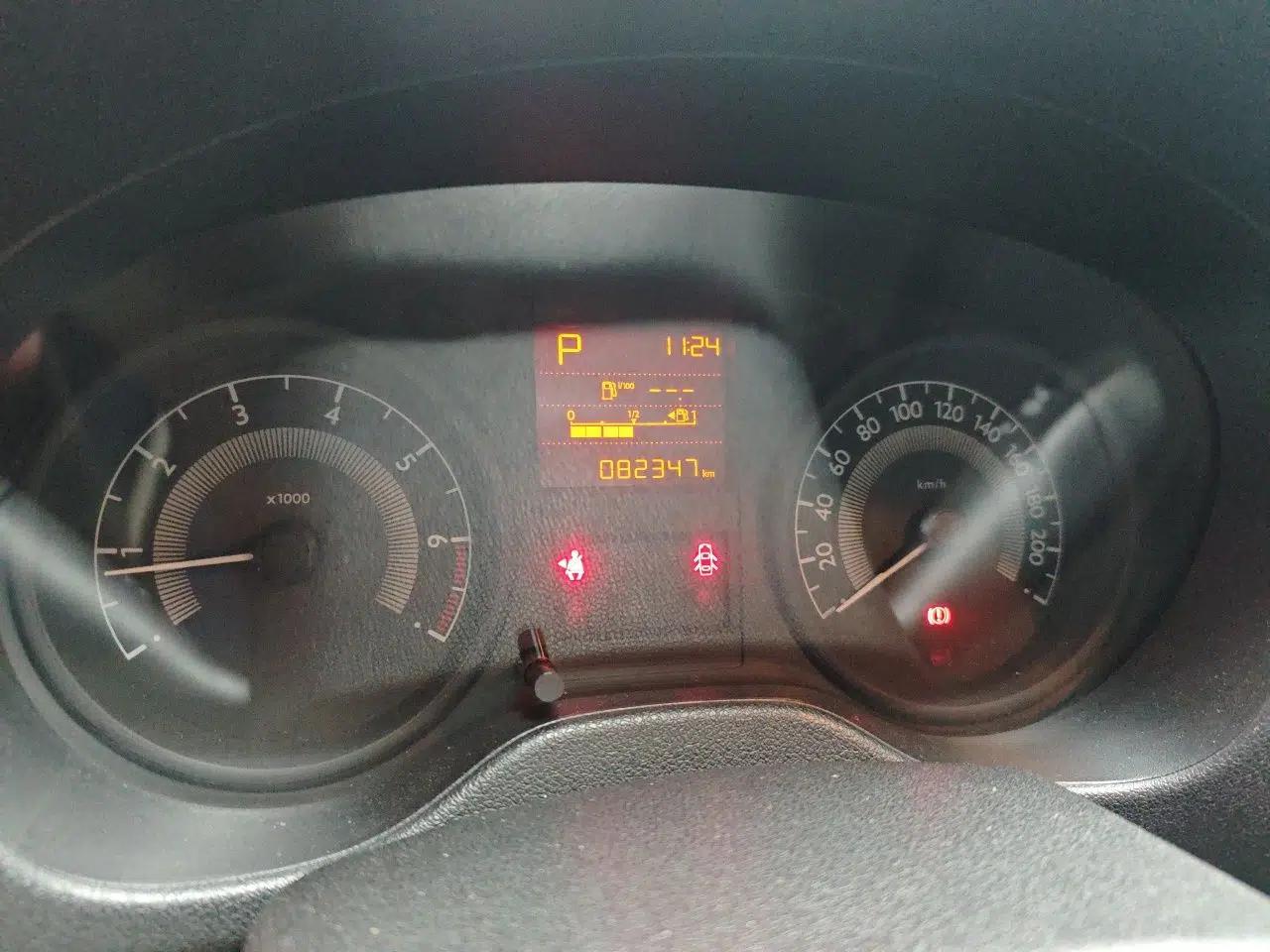 Peugeot 301 2014 1.6L Automatic Comfort Edition — миниатюра 13