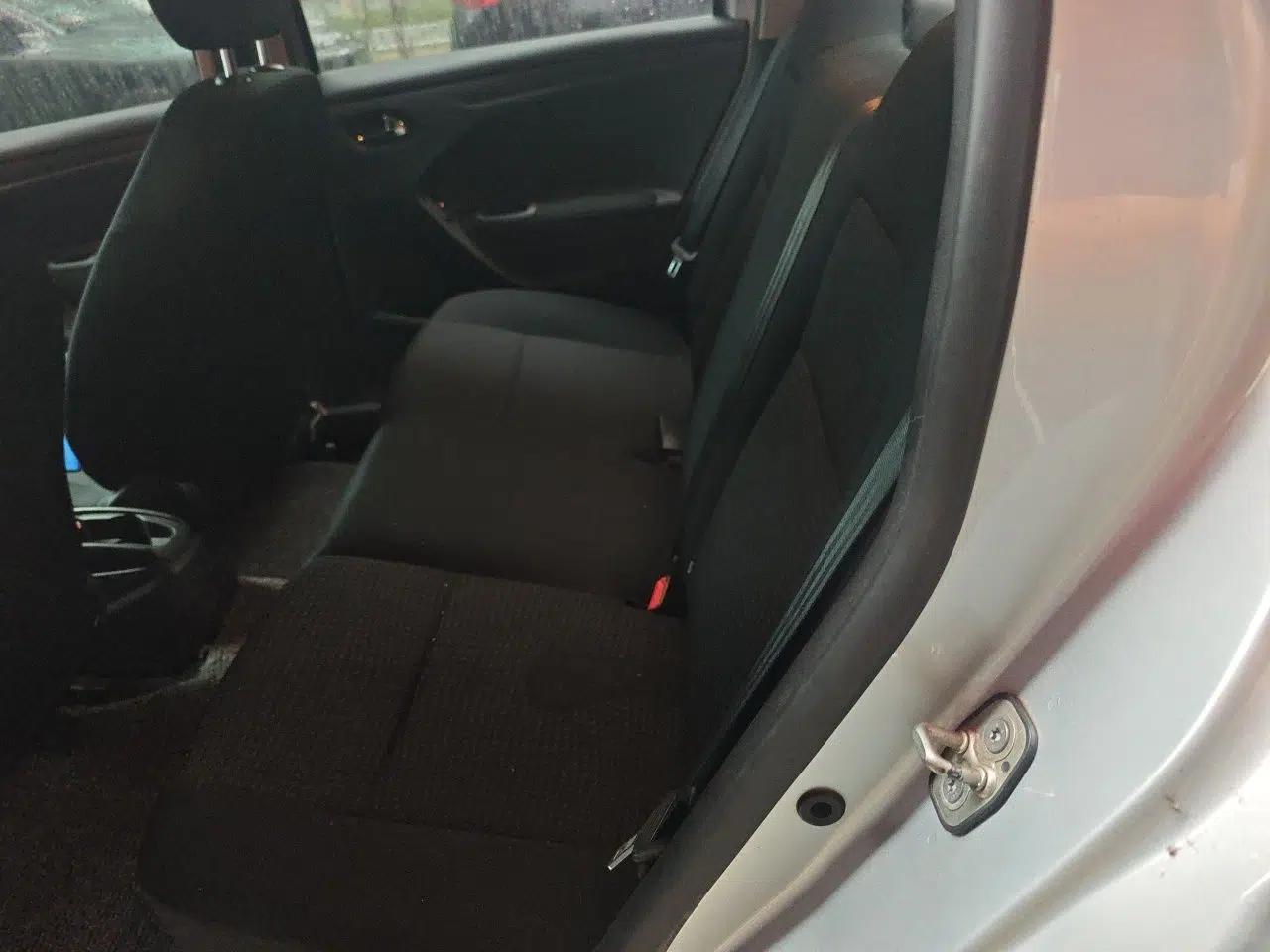 Peugeot 301 2014 1.6L Automatic Comfort Edition — миниатюра 18