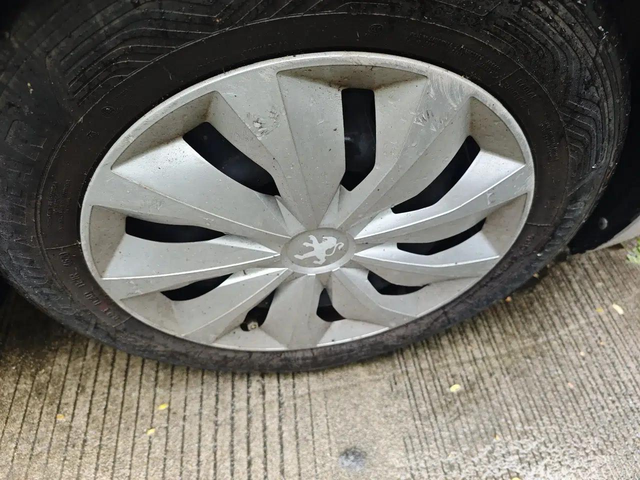 Peugeot 301 2014 1.6L Automatic Comfort Edition — миниатюра 8